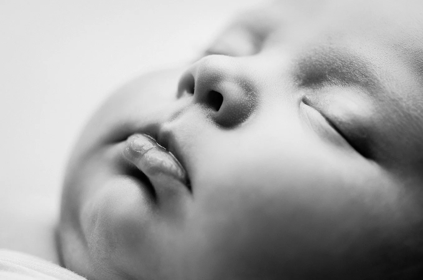 Which one do you like better &mdash; color or black &amp; white? 🤍

I love a beautiful black &amp; white image, especially for those tiny newborn details. But every time I put the two side by side, I find myself drawn back to the color.

There&rsquo