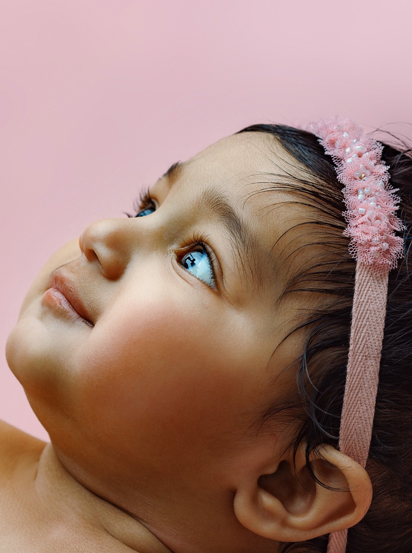 Tiny eyes, taking in a whole new world. ✨🤍

#milestonesession
#seattleportraitphotographer
#tacomaportraitphotographer
#birthdayphotosession 
#kidsportraitsession