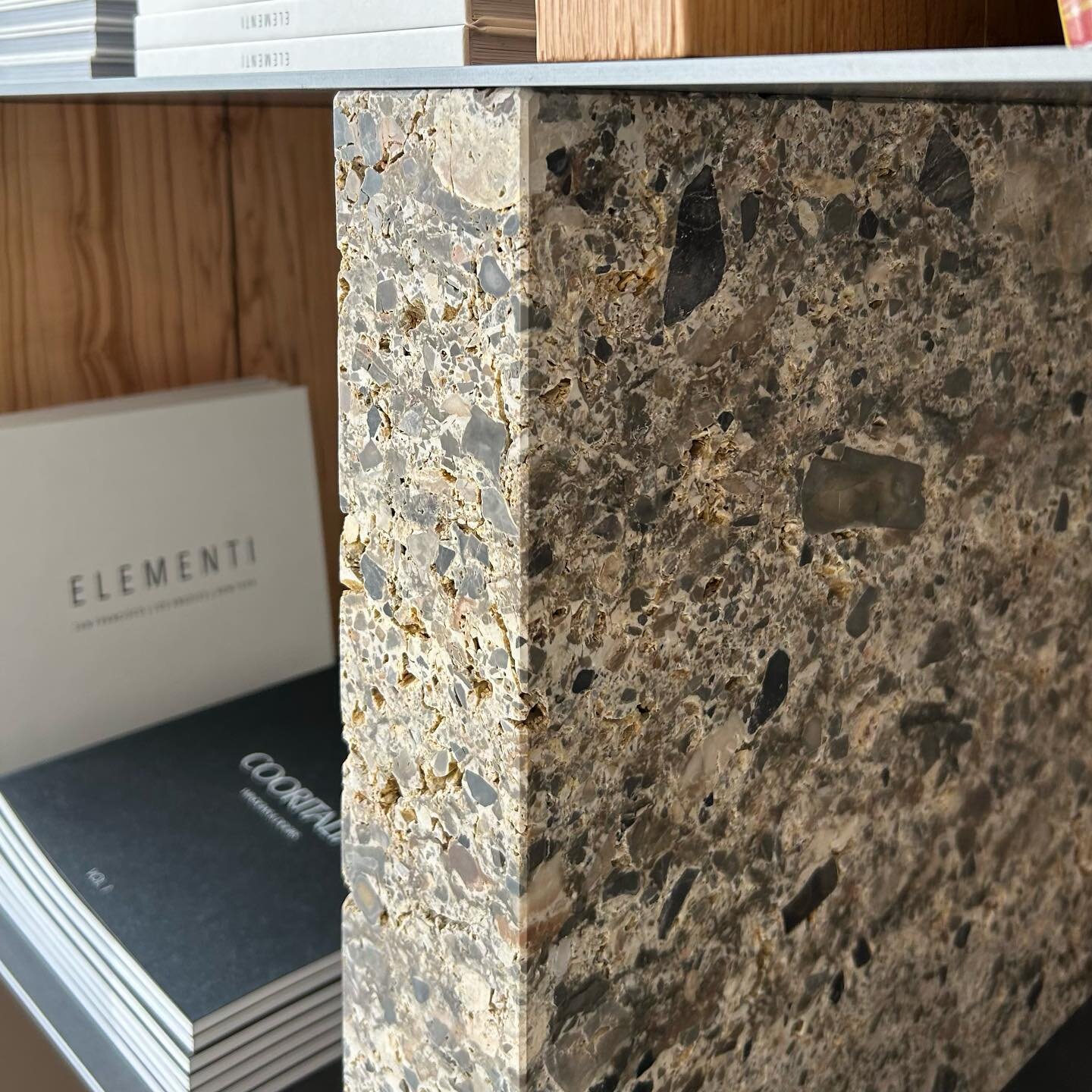 Pietra Della Torre SIDER Bookcase detail from NYC showroom. 

Visit our NYC showroom |  By appointment only 

508 West 26th Street, Suite 7B
New York, NY 10001

SIDER Book crafted by @vaselli_marmi 

#showroom #newyork #nyc #elementi #elementidesign 