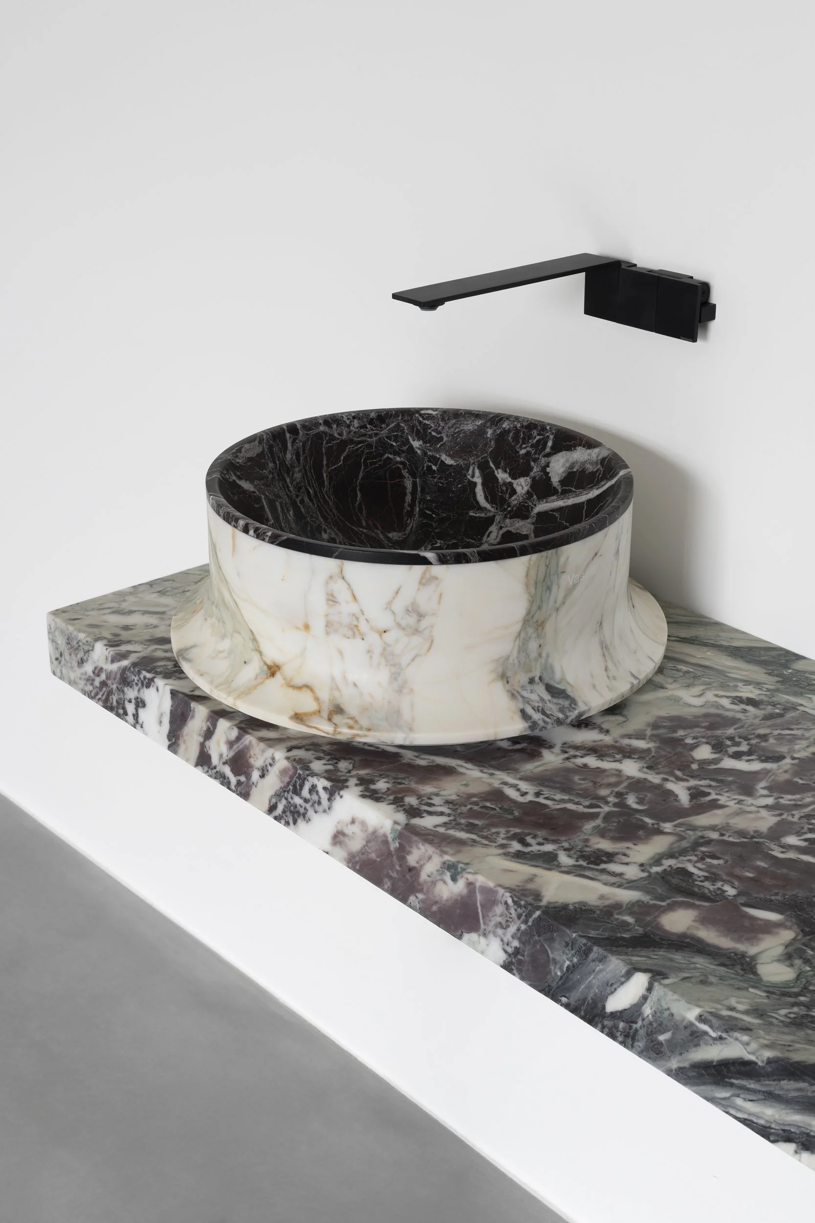 Vaselli_Countertop washbasin_DAD2269 (1).jpg