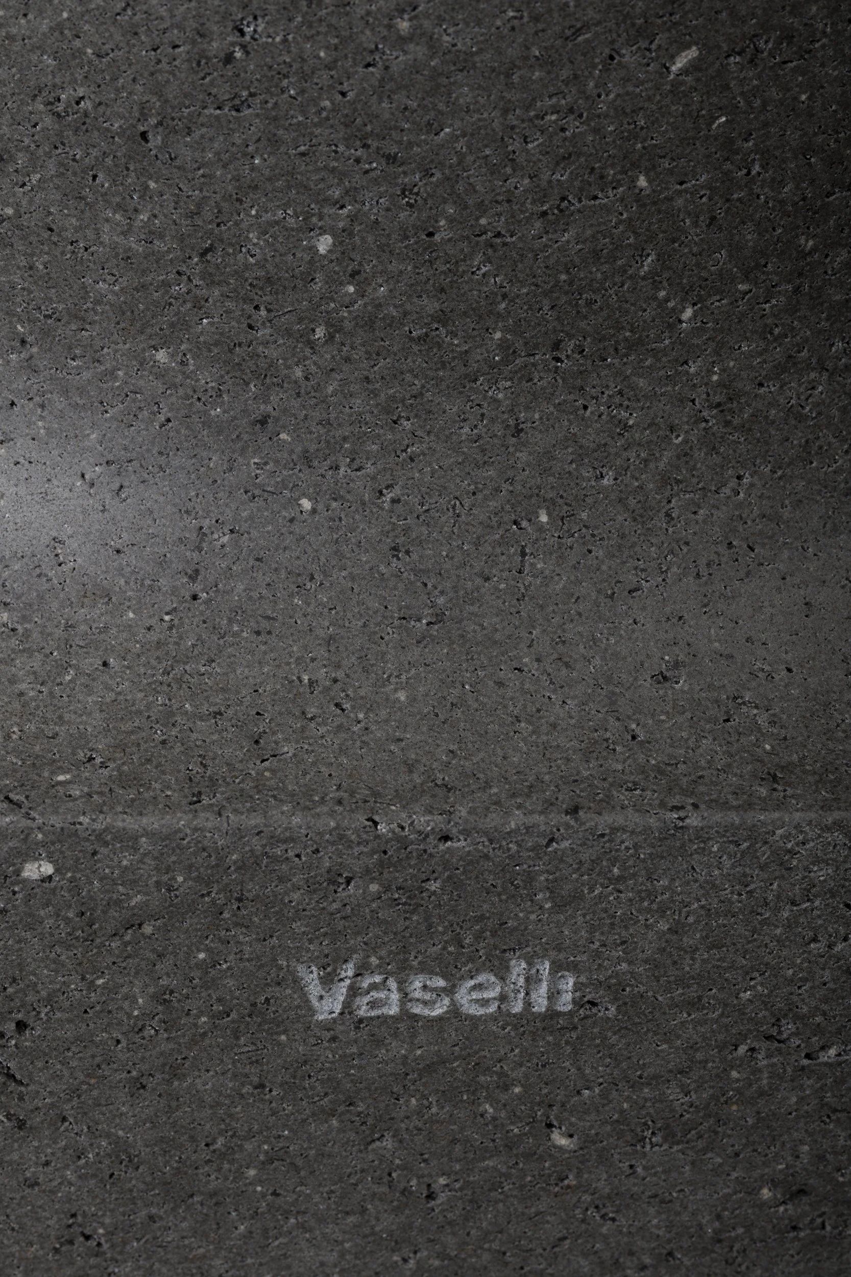 Vaselli_Lava_Square washbasin_DAD1653.jpg