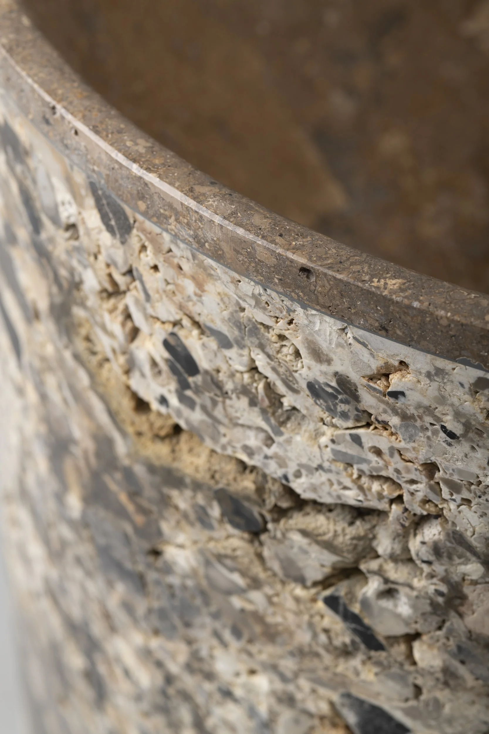 Vaselli_Lava_Round washbasin_DAD1743.jpg