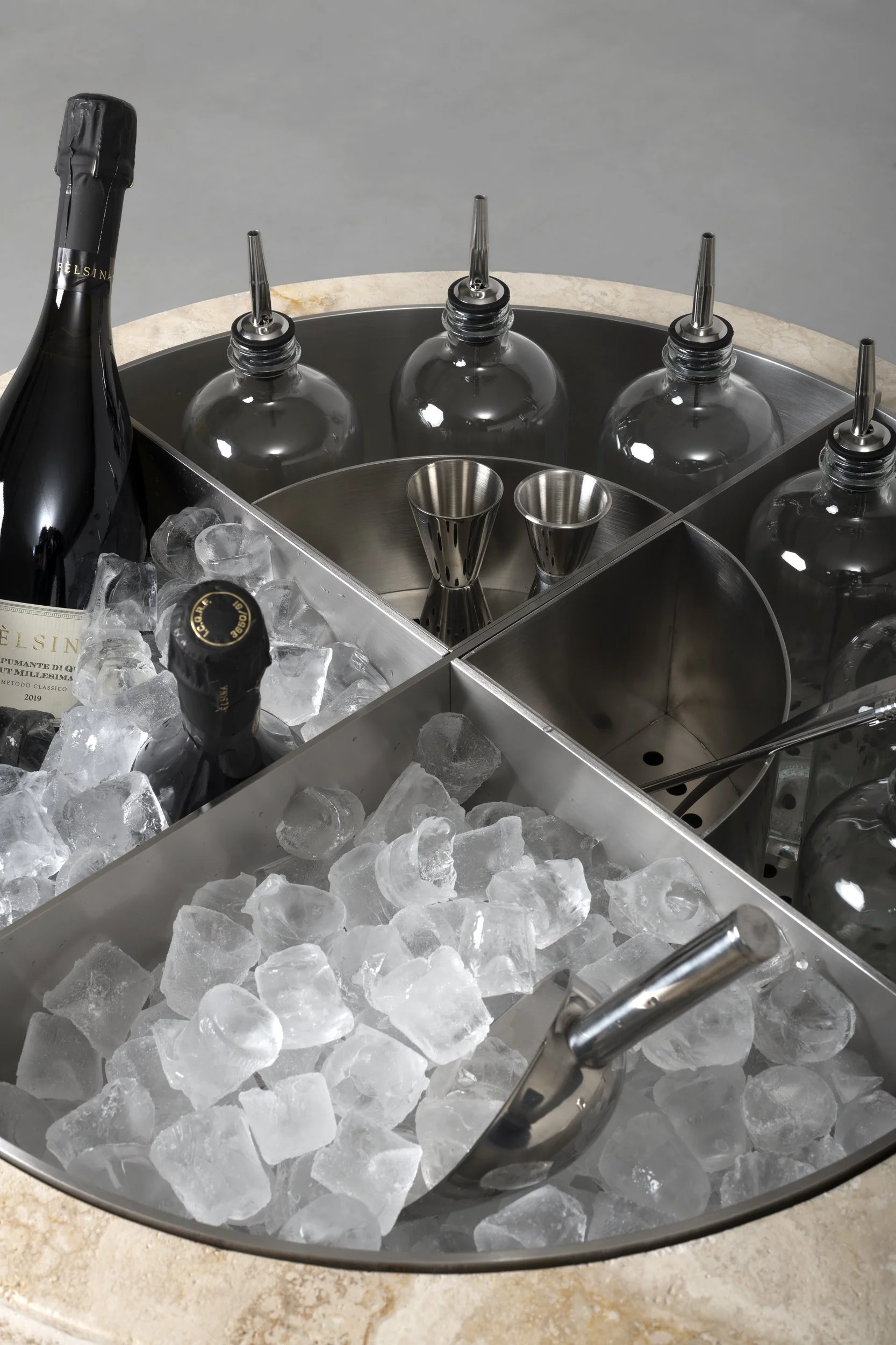 Vaselli_June bar unit_DAD2734.jpg