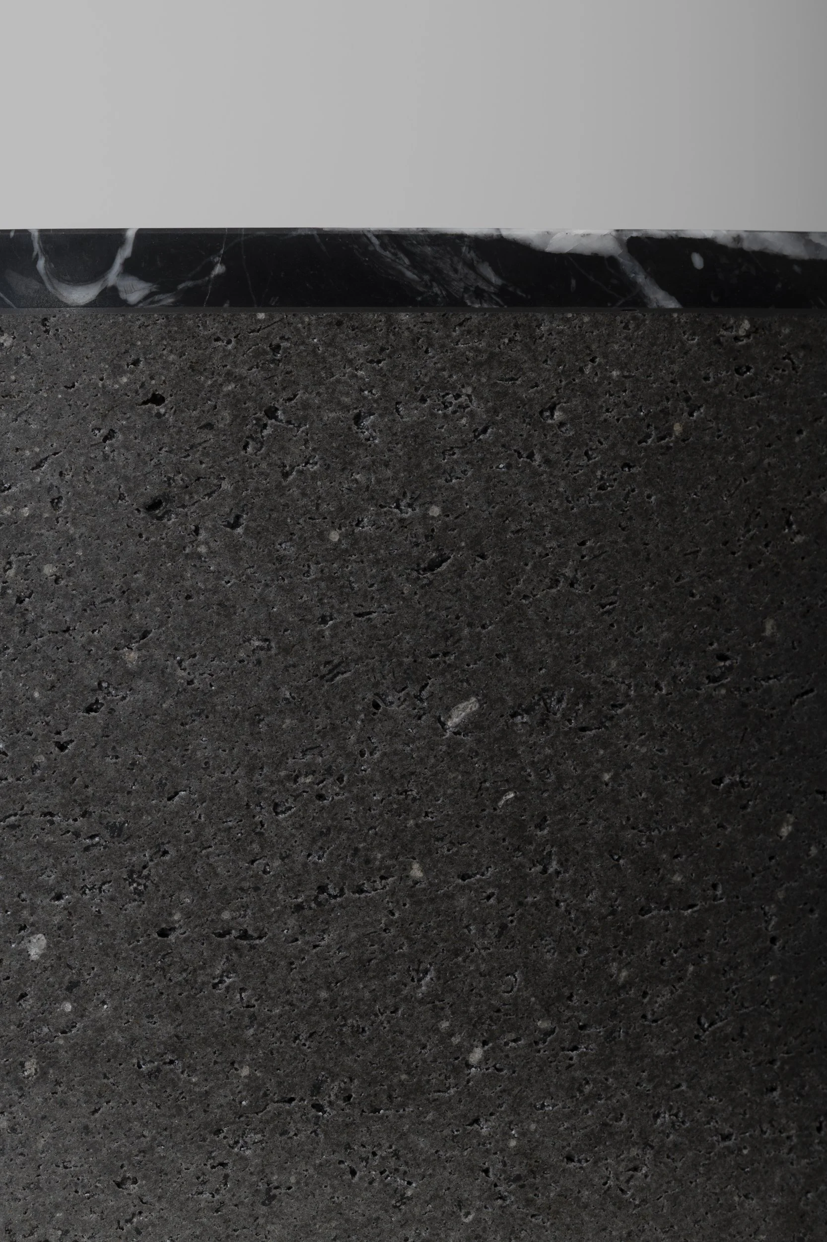 Vaselli_Lava_Square washbasin_DAD1639.jpg