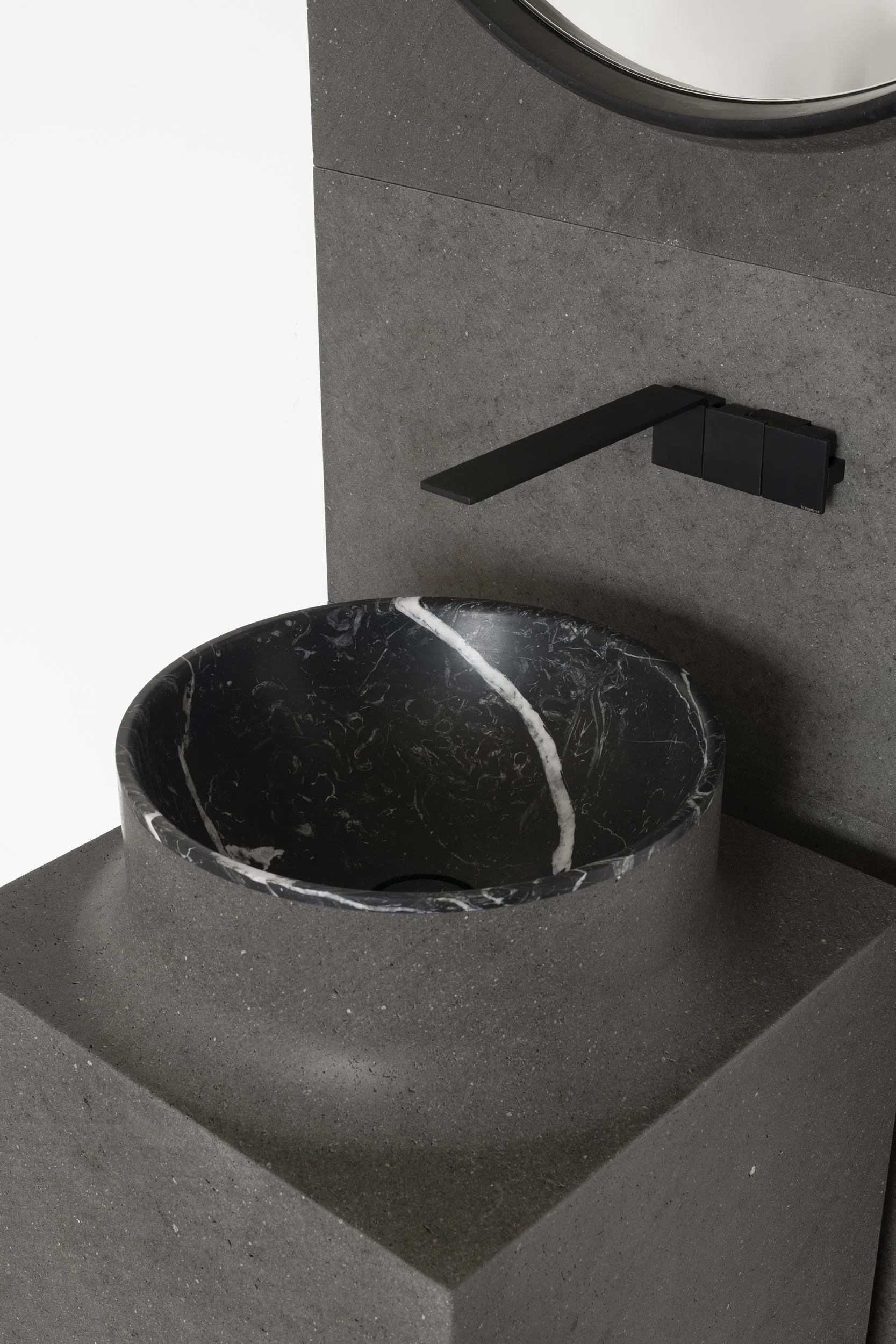 Vaselli_Lava_Square washbasin + mirror_DAD2079-1.jpg