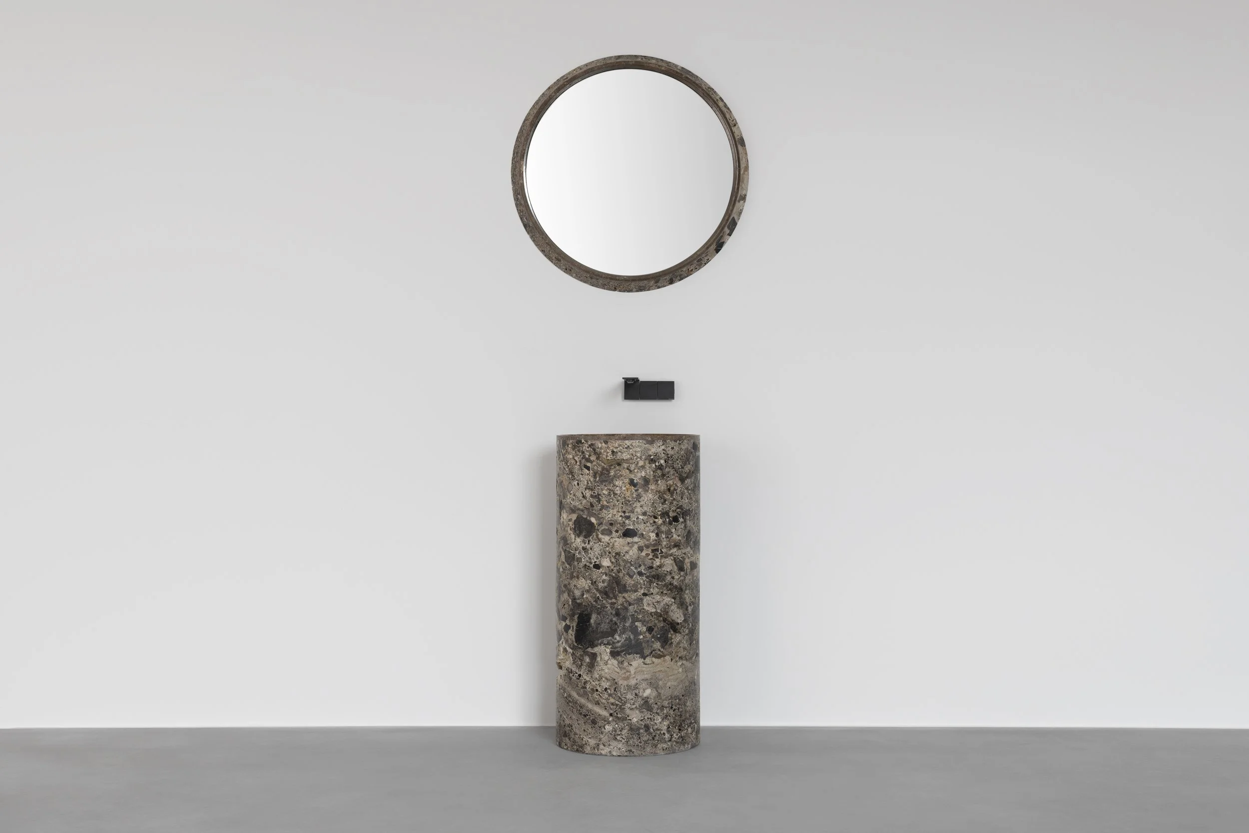 Vaselli_Lava_Round washbasin + mirror_DAD2139.jpg