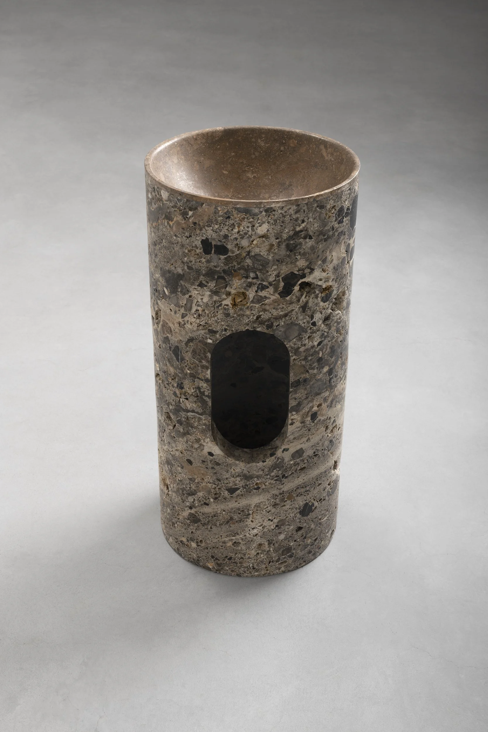 Vaselli_Lava_Round washbasin_DAD1754 (1).jpg