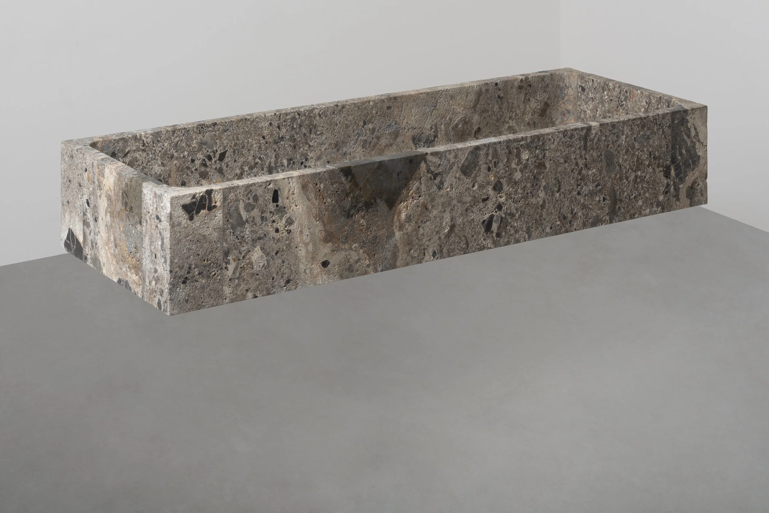 Vaselli_Fidia washbasin_Pietra da Torre_DAD1071.jpg