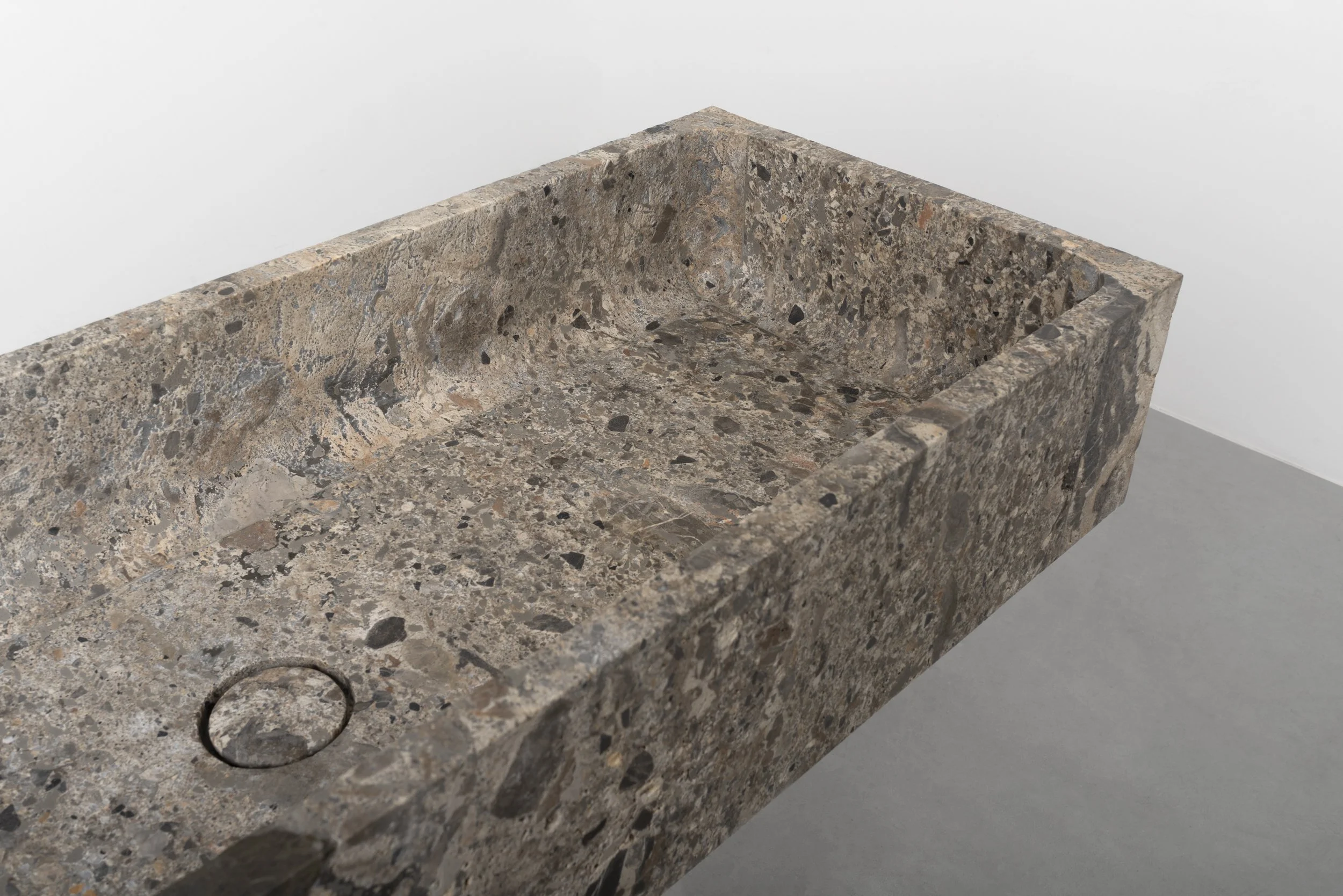 Vaselli_Fidia washbasin_Pietra da Torre_DAD1081.jpg