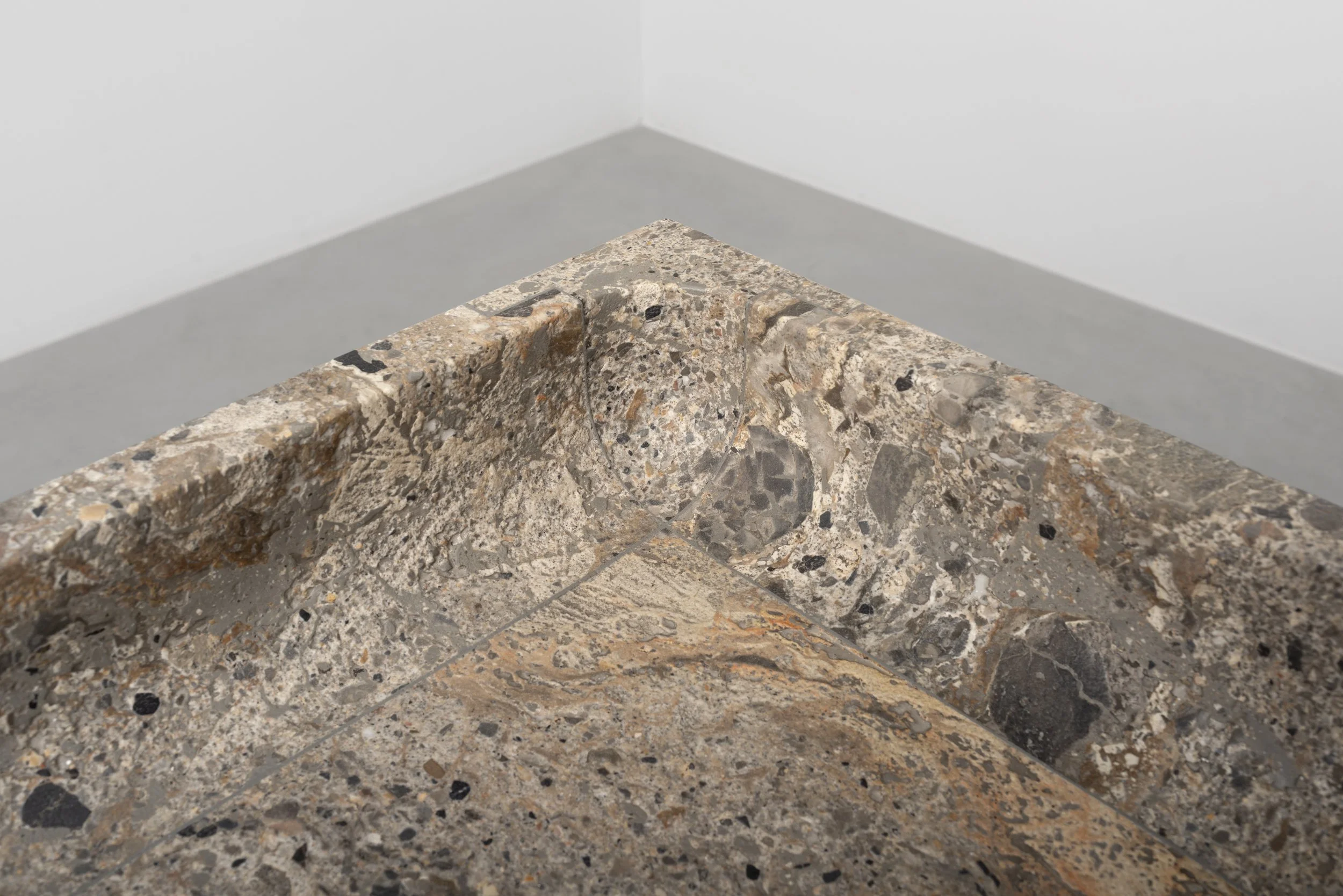 Vaselli_Fidia washbasin_Pietra da Torre_DAD1009.jpg