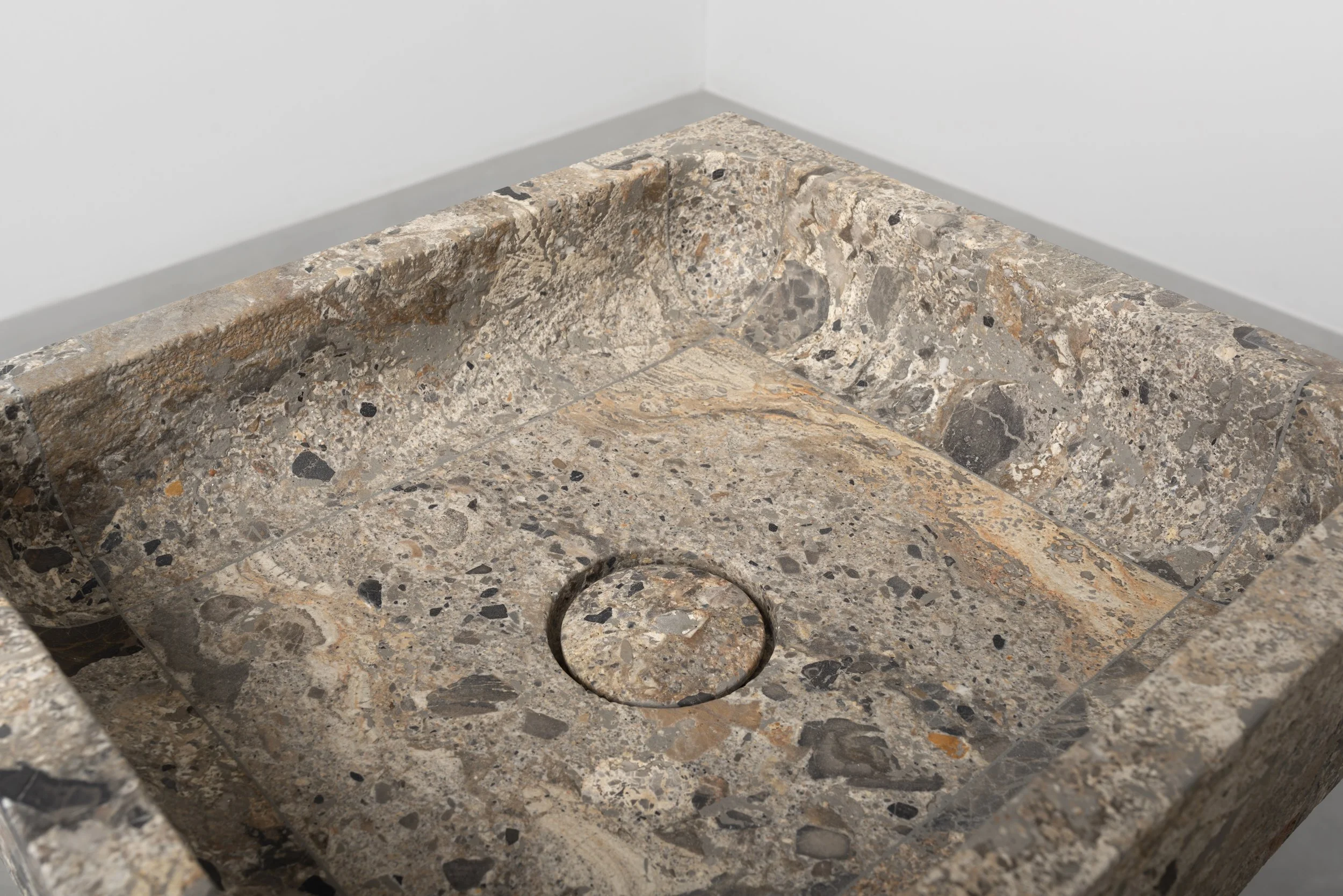 Vaselli_Fidia washbasin_Pietra da Torre_DAD1010.jpg