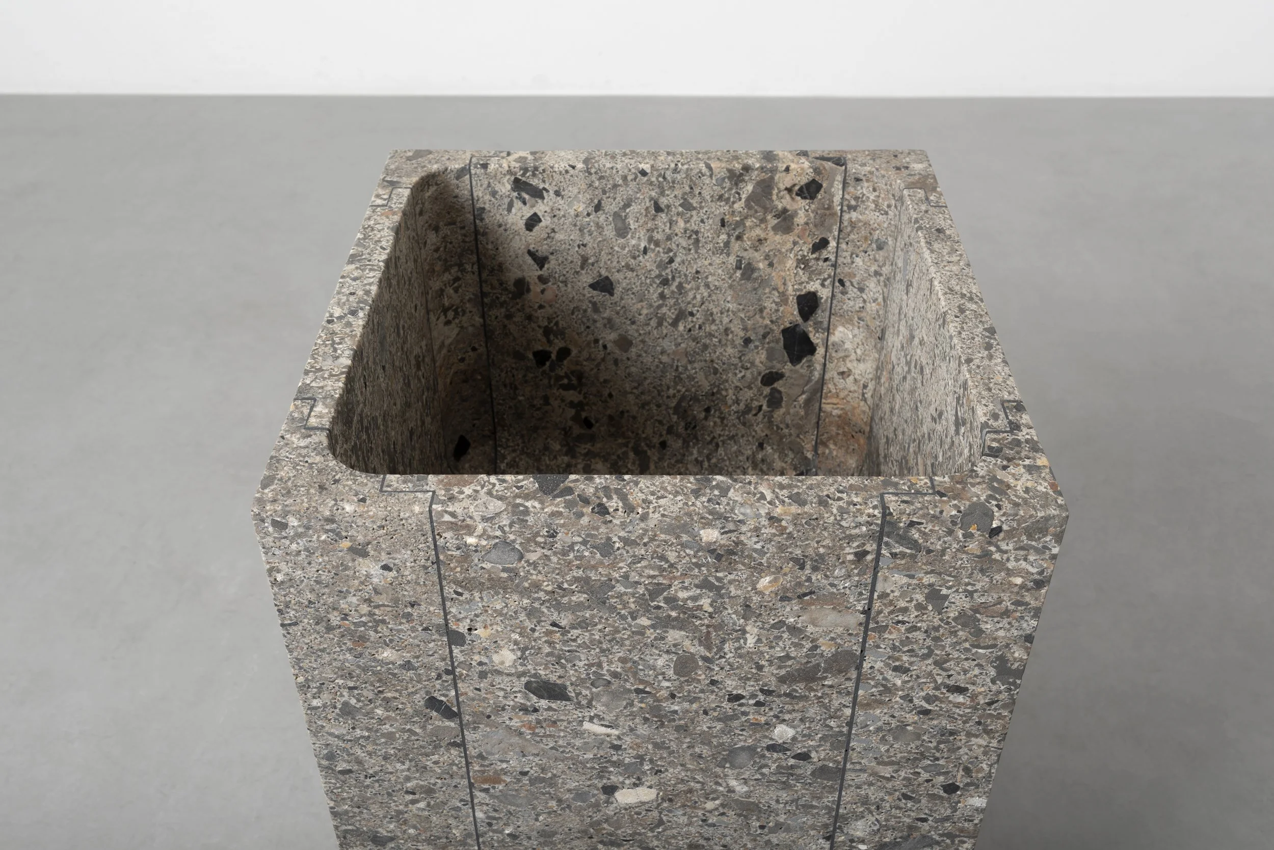 Vaselli_Fidia feestanding washbasin_Pietra da Torre_DAD2772.jpg