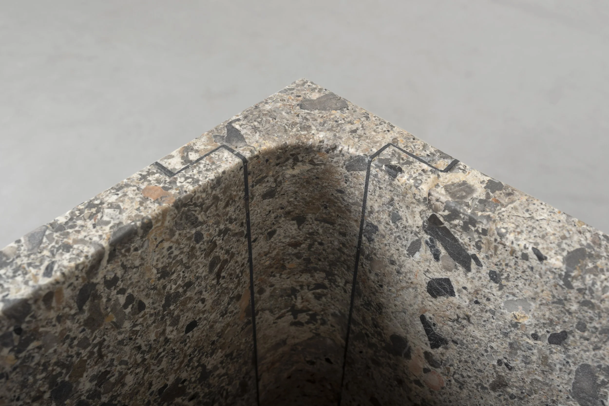 Vaselli_Fidia feestanding washbasin_Pietra da Torre_DAD2778.jpg