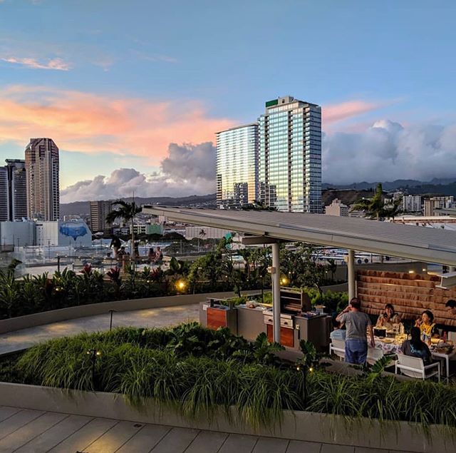Sunset BBQs are my favorite! Can you guess which building this is? .
.
.
@weareinhawaii