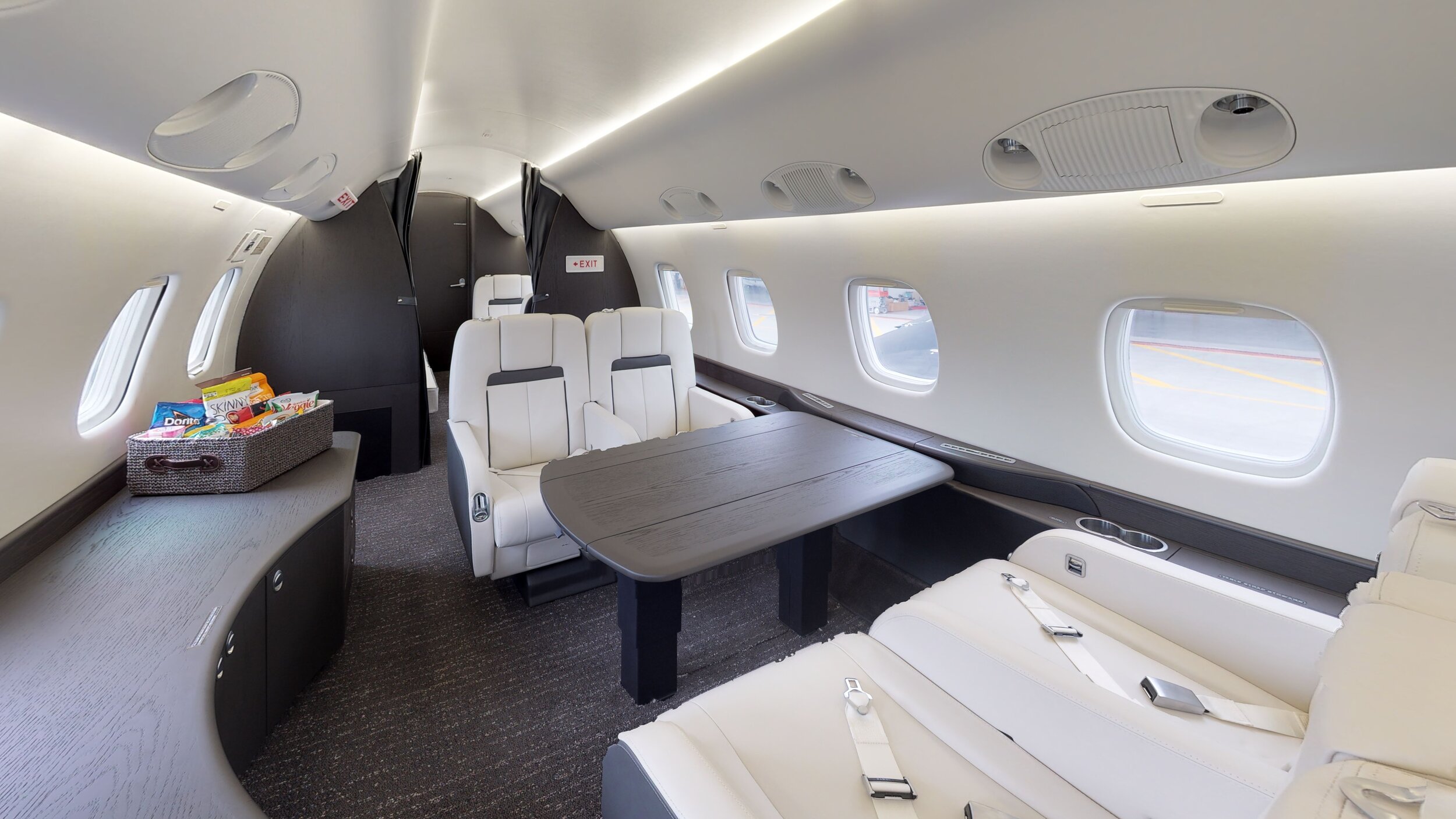 Embraer-Legacy-600-VIP-Completions-Bathroom.jpg