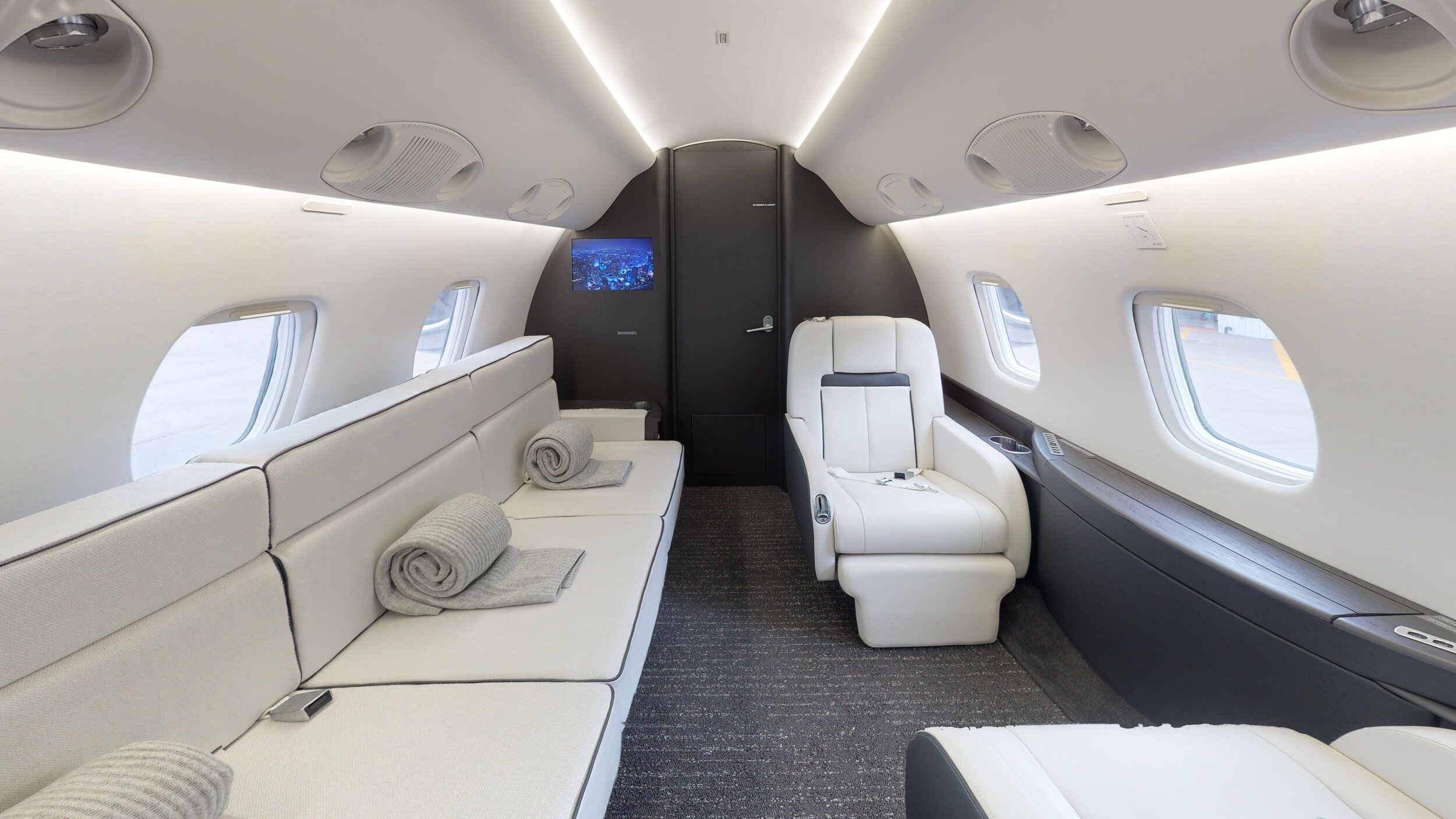 Embraer-Legacy-600-VIP-Completions-Bathroom(1).jpg