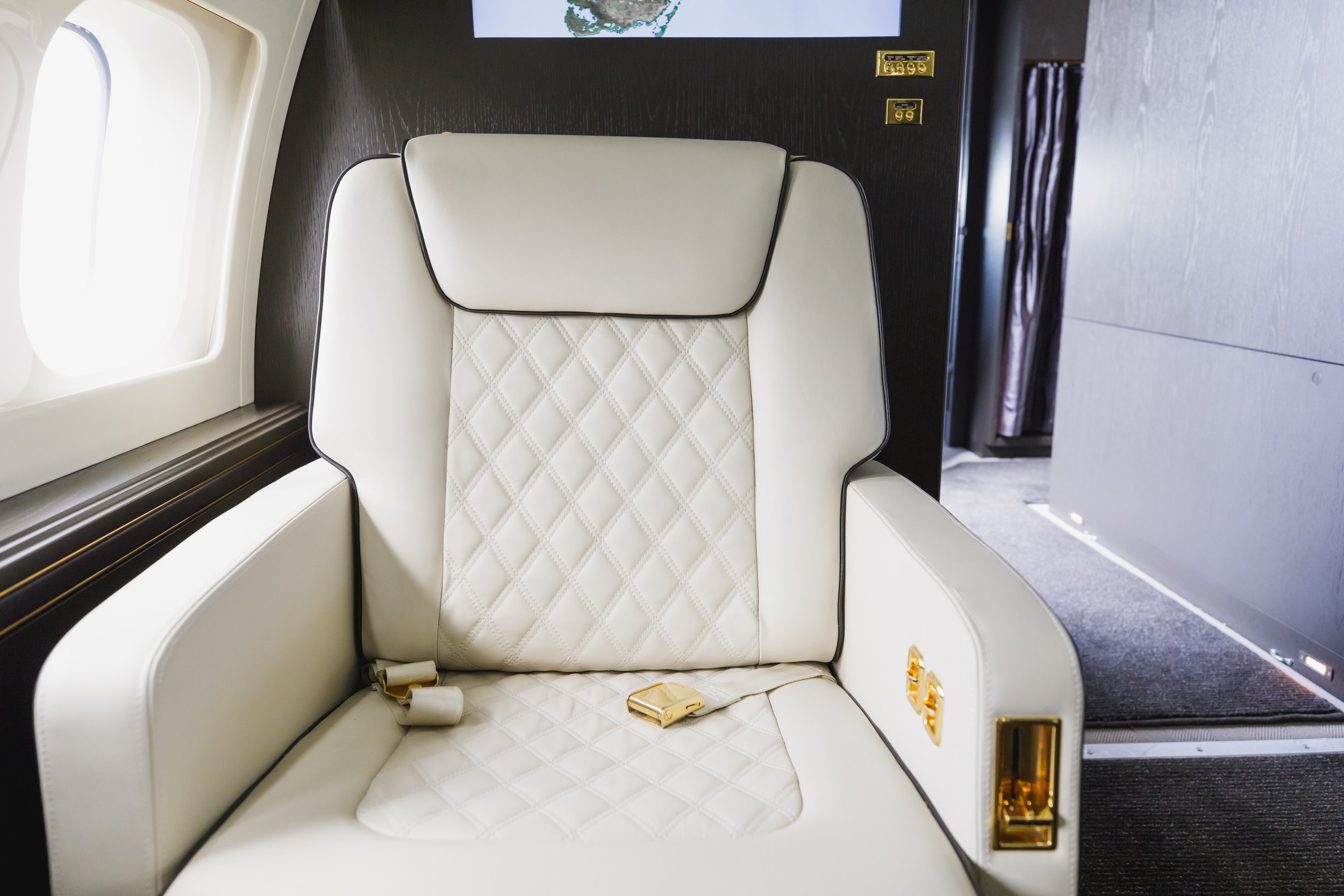 BBJ_MainCabin_ClubSeat_Stitching_PR.jpg