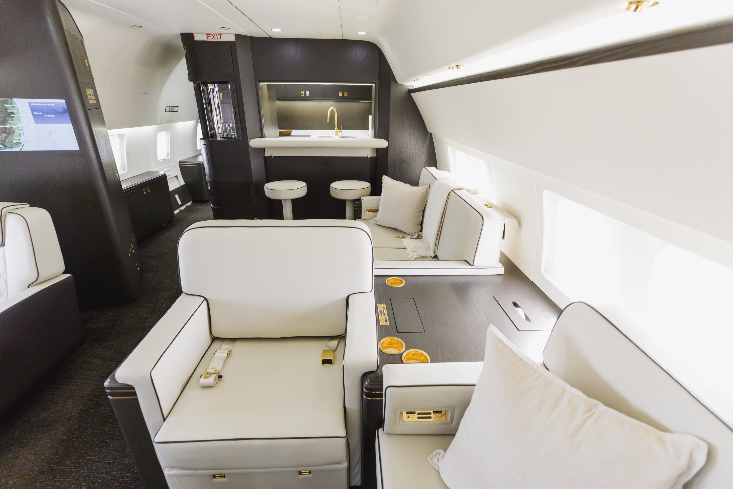 BBJ_MainCabin_ClubSeat&Divan_PR.jpg