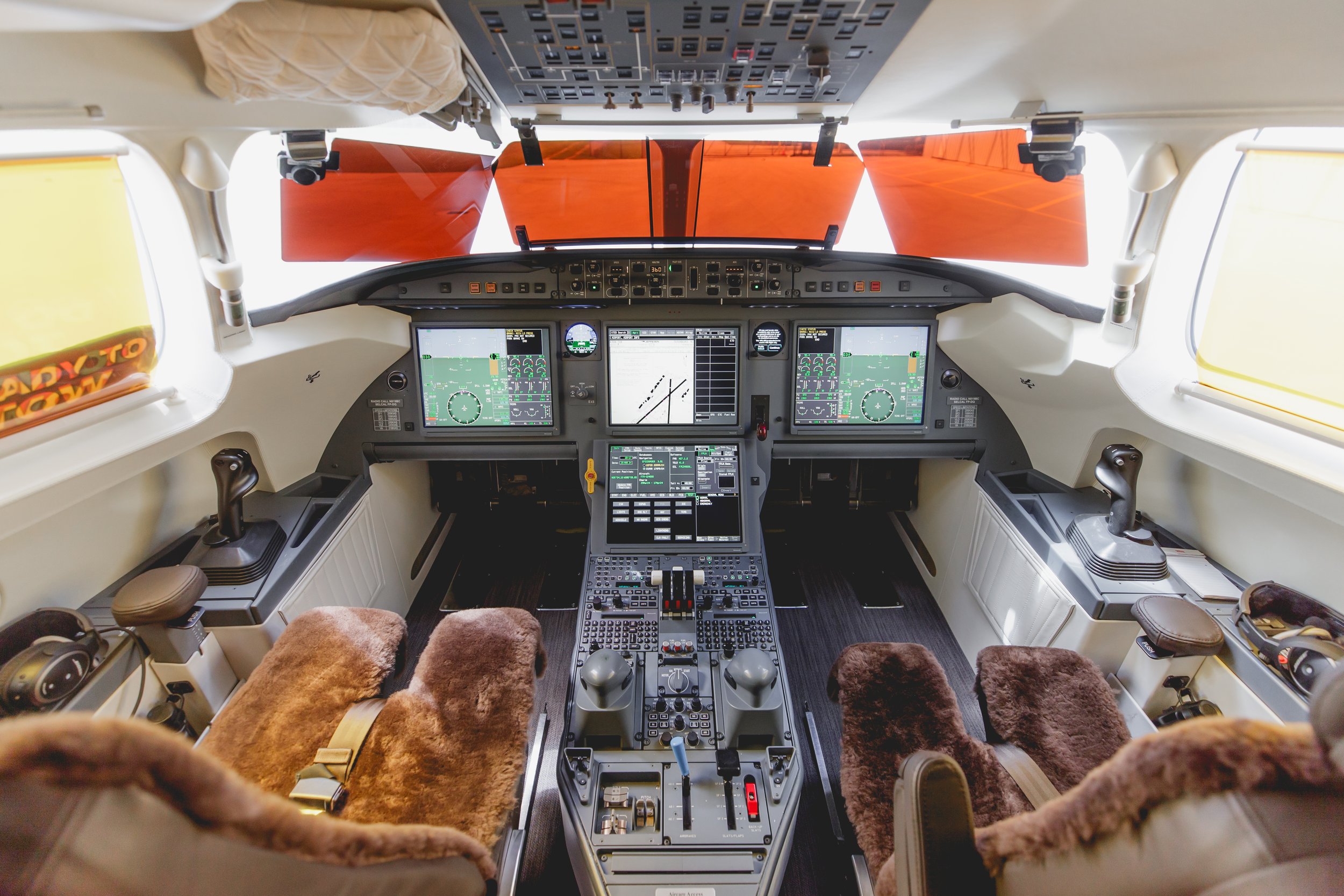 Falcon7x_CockPit.jpg