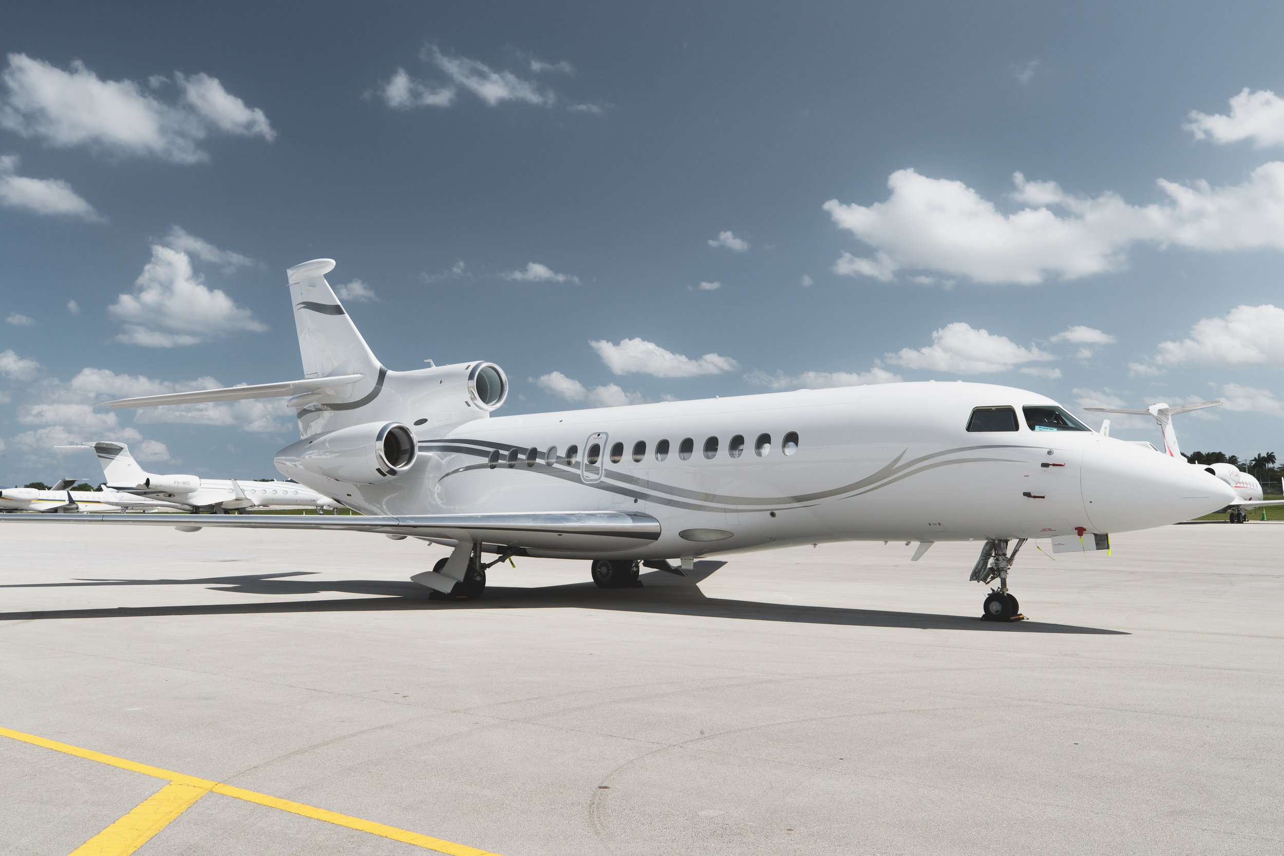 Falcon7x_Exterior_2.jpg