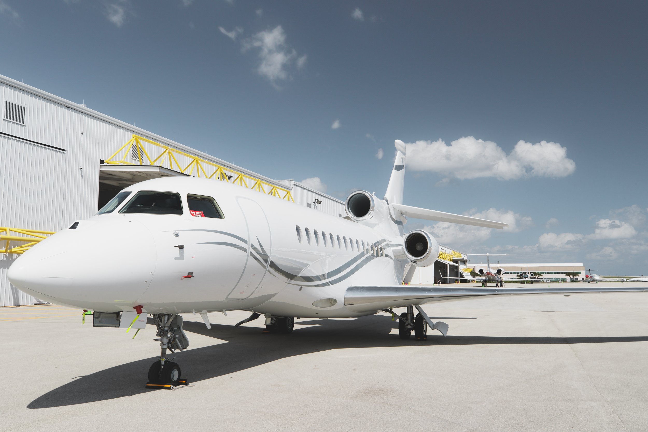 Falcon7x_Exterior_3.jpg