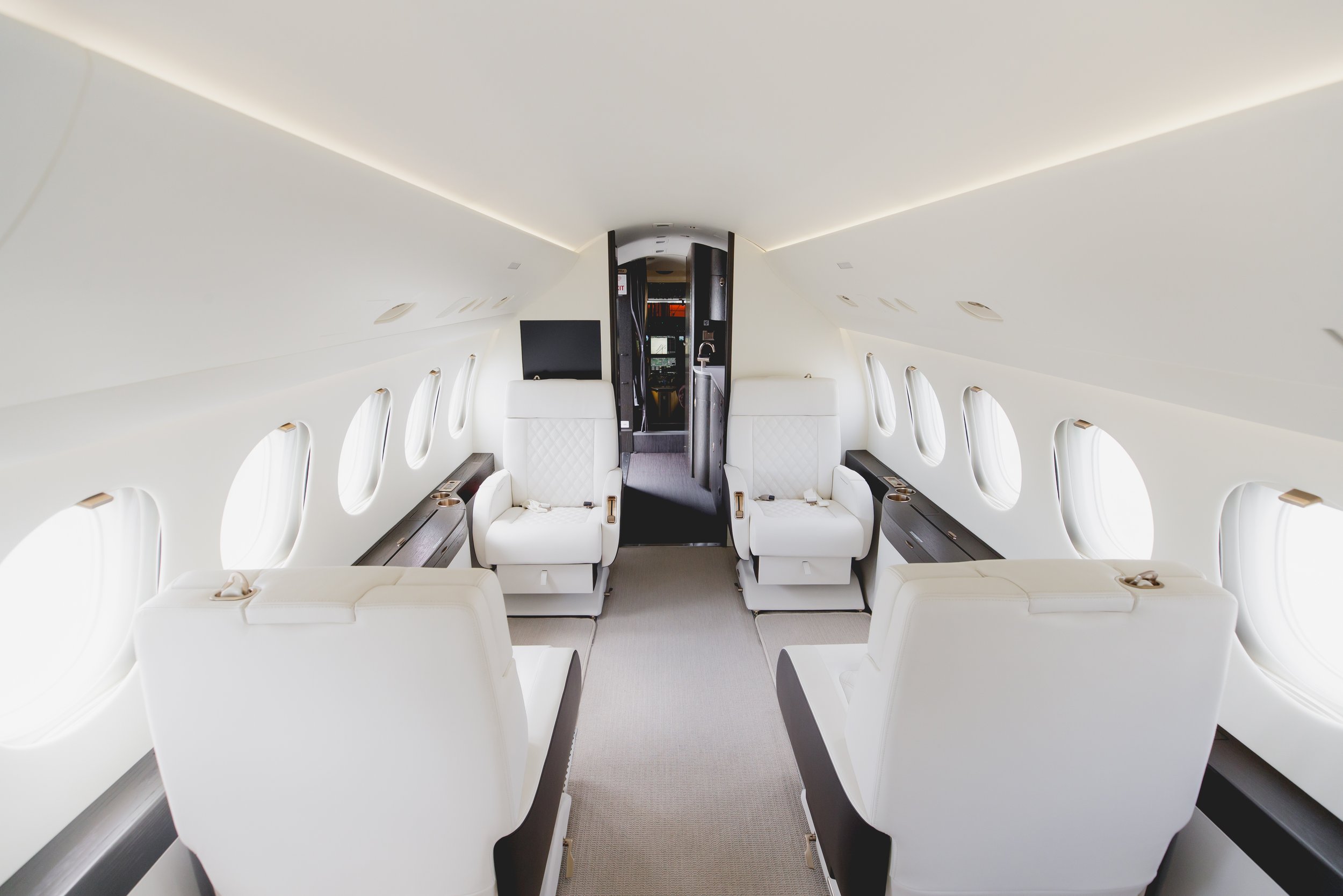 Falcon7x_ForwardCabin_1.jpg