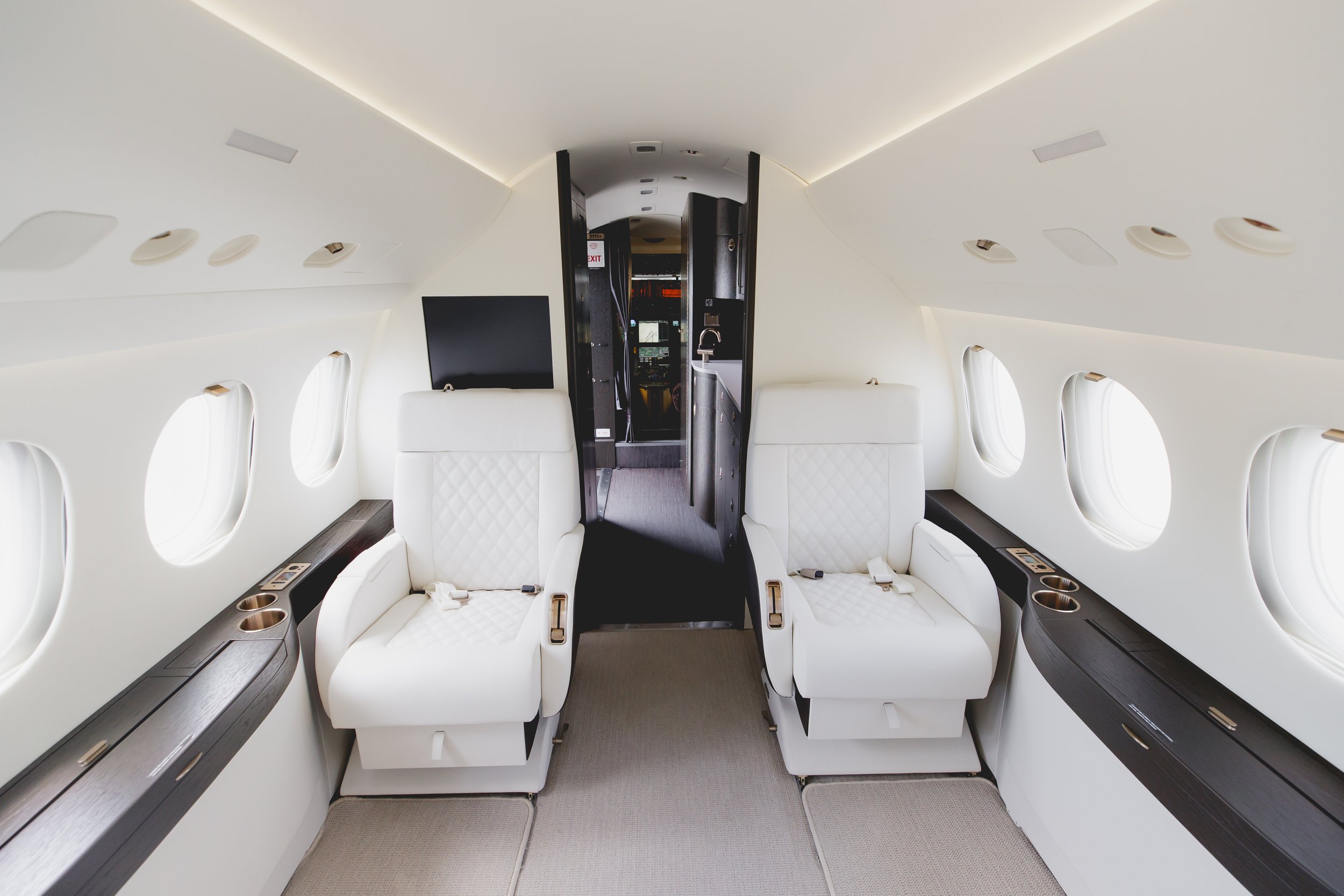 Falcon7x_ForwardCabin_2.jpg