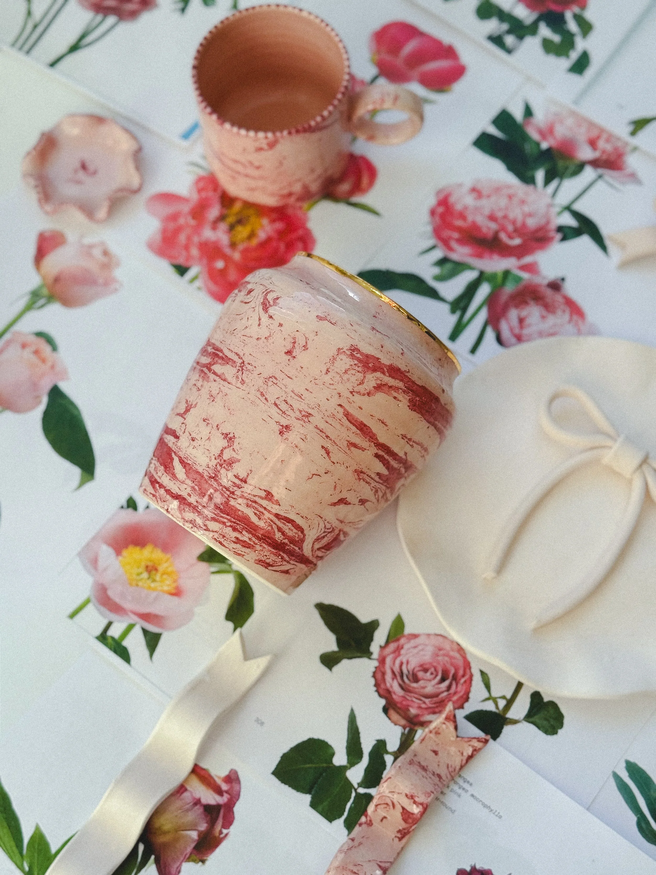 Camellia Marbleized Vase (22k Gold Rim)