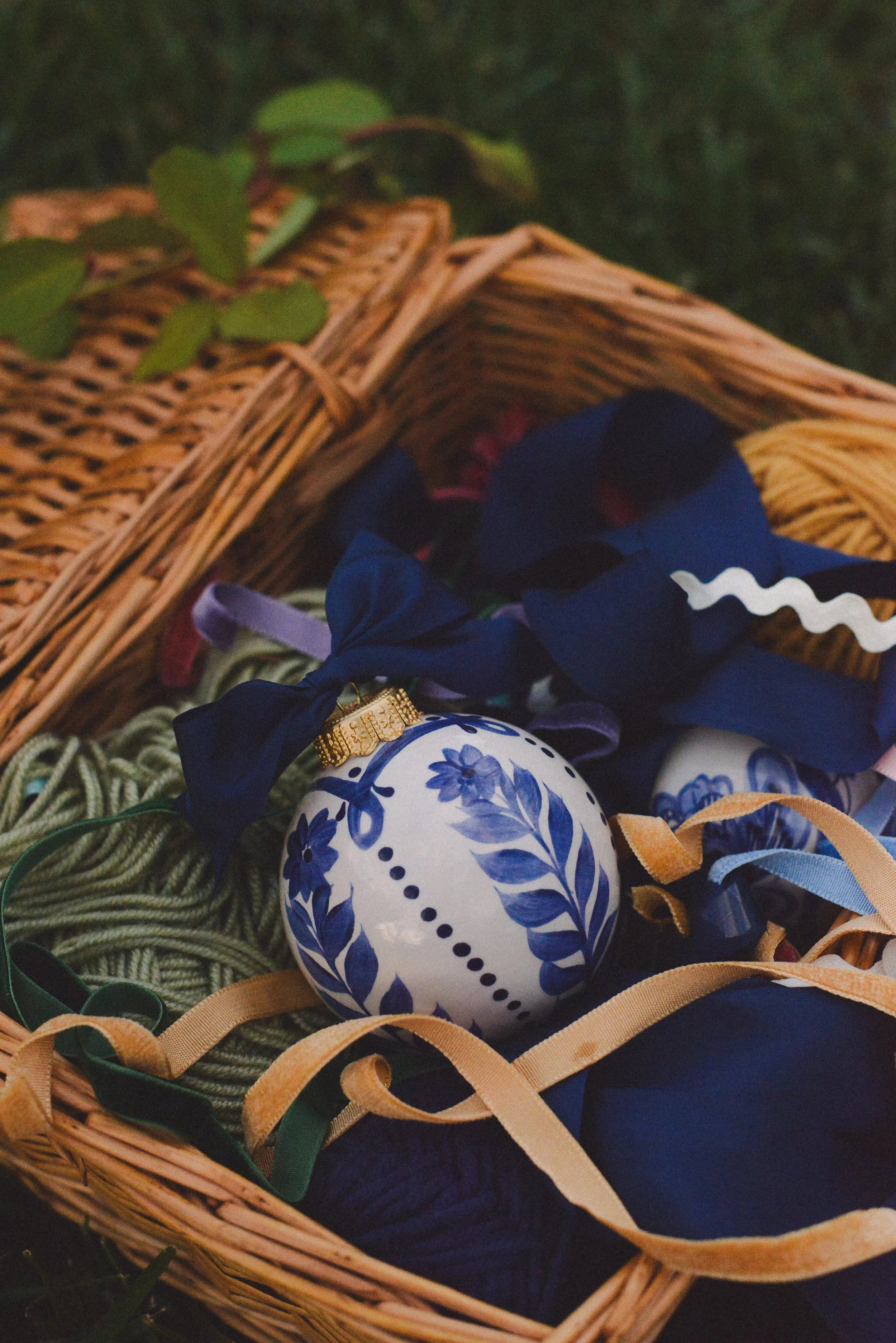 Pre-Order: Elizabeth Botanical Bauble