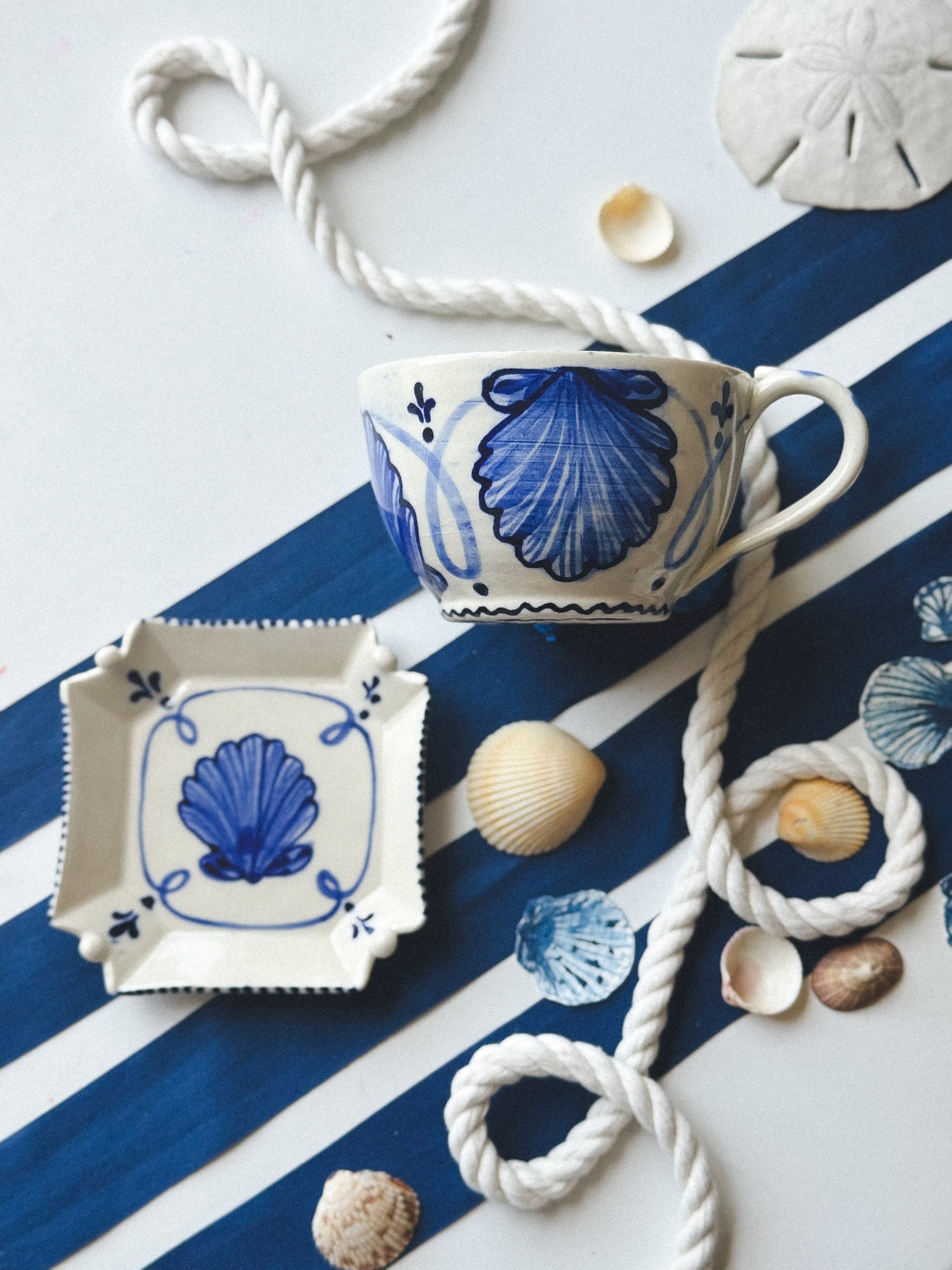 Scallop and Dot Tea Cup