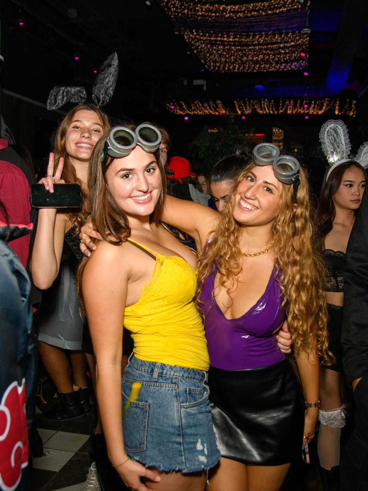 🎃👻 HALLOWEEN WEEKEND AT FOX ON JOHN 👻🎃
Three nights. Three epic parties. One unforgettable Halloween!
🔥 Thursday, Oct 30 – Wicked Western Halloween Party
Saddle up for our country-themed night with sounds by @ScottPeebs 🤠
💀 Friday, Oct