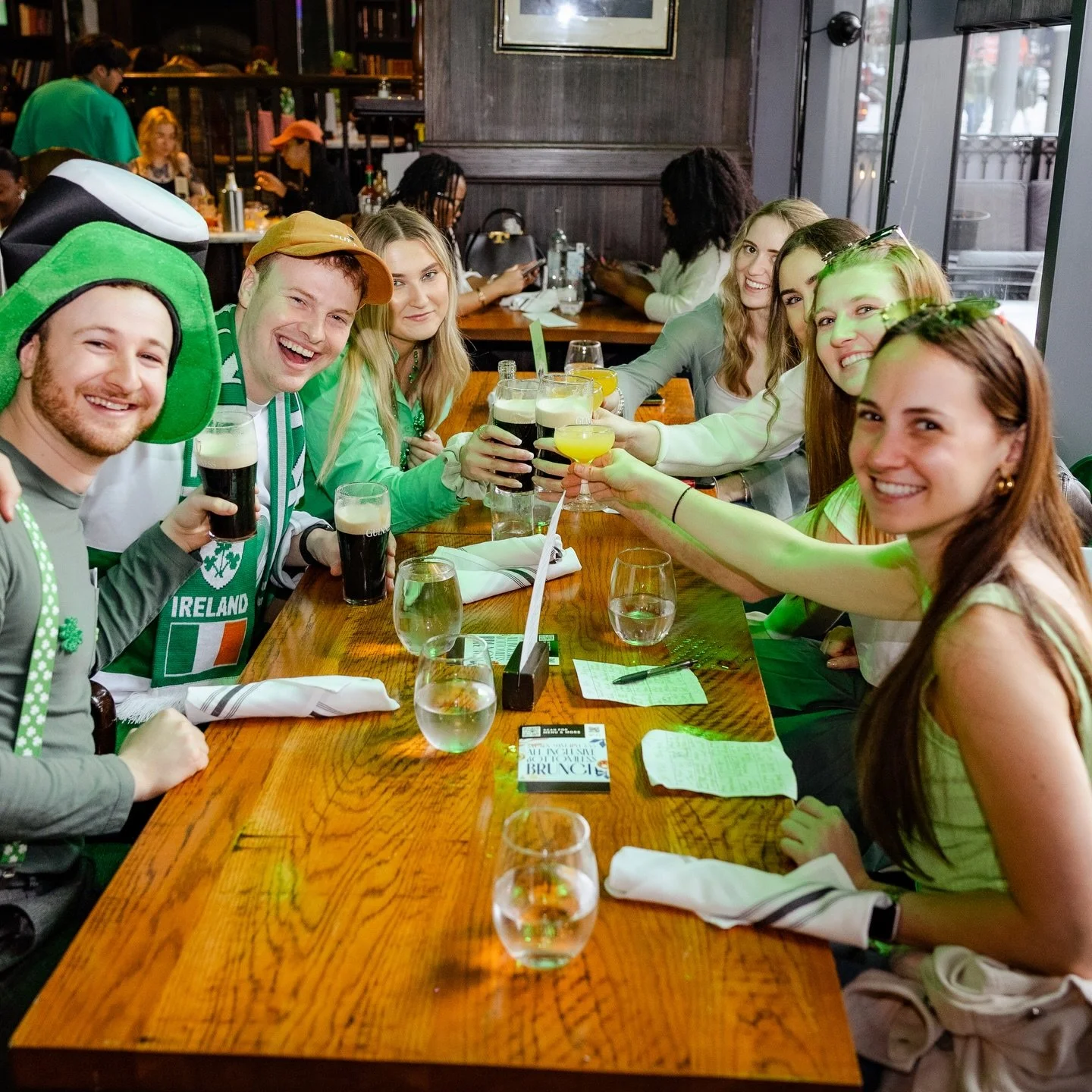 BOTTOMLESS BRUNCH + ST. PATRICK&rsquo;S WEEKEND 🍀🥂

March 14&ndash;15 at Fox on John.

Enjoy our all-inclusive bottomless brunch featuring endless Cava Brut, build-your-own mimosas, unlimited brunch favourites, and limited-edition Green Waffles.

B