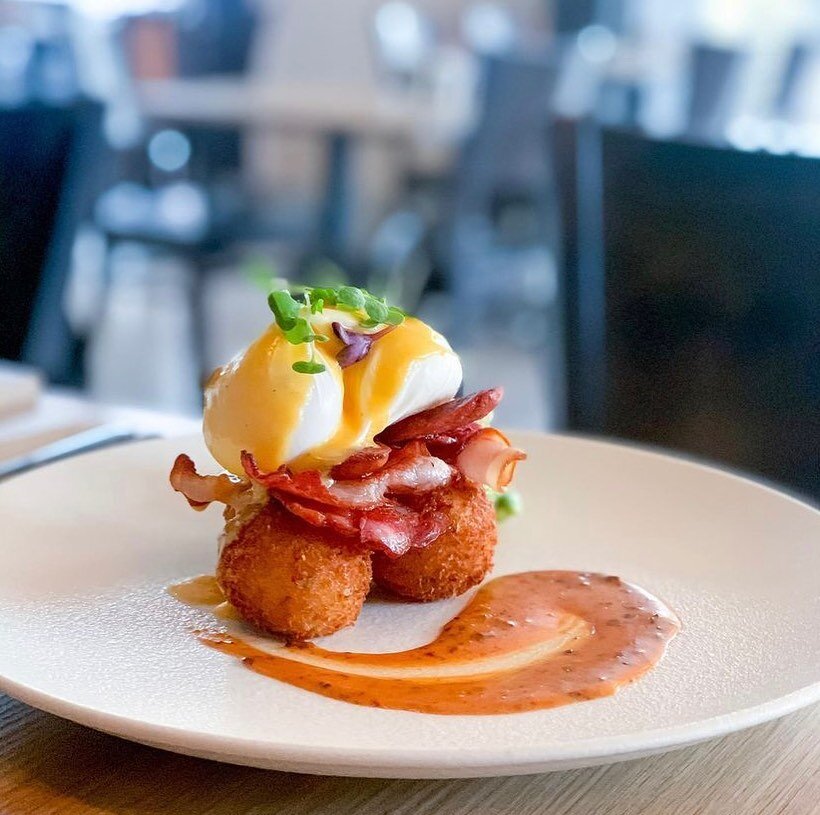 What&rsquo;s an eggs favourite kind of coffee? ☕️

Egg-spresso 😂

Our signature Cheesy Croquette Benny captured by @thebrunchspecialist