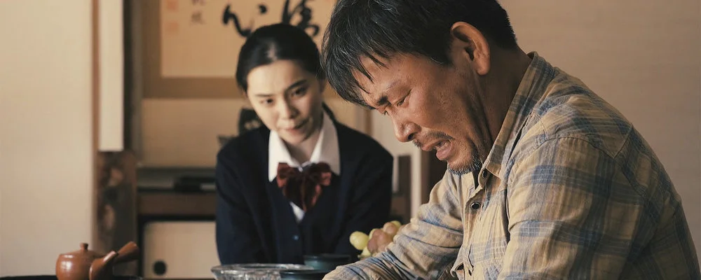 15:45~ 映画 「にしかん」 出演 : るうこ 西村武純 桑原良太 ほか 監督 椎屋知大・塚越夢 / 脚本 唐津宏治・菱川勢一 / 音楽 Nabowa, The Wisely Brothers, 田添香菜美 新潟市西蒲区役所・武蔵野美術大学 共同製作 DRAWING AND MANUAL制作 2017年作品 カラー50分 ハタチを過ぎた暴走族のアフロの総長と、故郷から東京へ逃げた娘、彩香。別々の場所でそれぞれの人生を歩んできた2人は、偶然にも同じ葛藤を抱えていた。食べるものも、ガソリンも底をついた総長を助けたのは西蒲区で農業を営む阿部洋二。行くところも、やりたいこともないと嘆く若者の総長に西蒲区の優しさを与えようと町の皆さんに紹介するが、かえって物事はややこしい方向へ。ついには洋二の深い闇に踏み込んでしまう。地方にくらす若者にとって誰もが一度は経験する将来への不安や葛藤。新潟と東京を舞台に繰り広げる青春群像です。