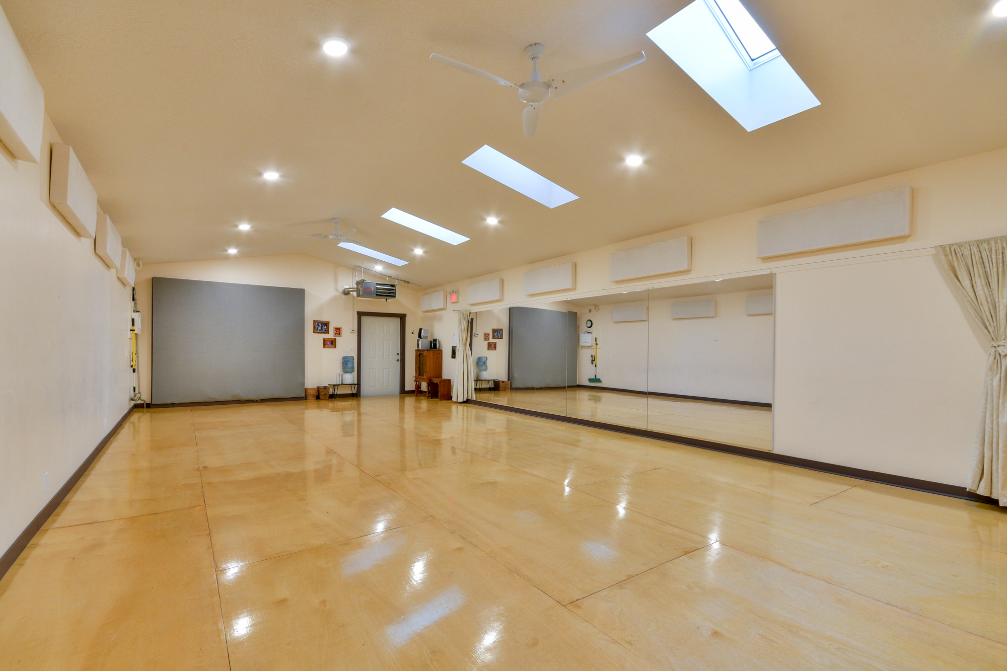 Studio B-9705.jpg