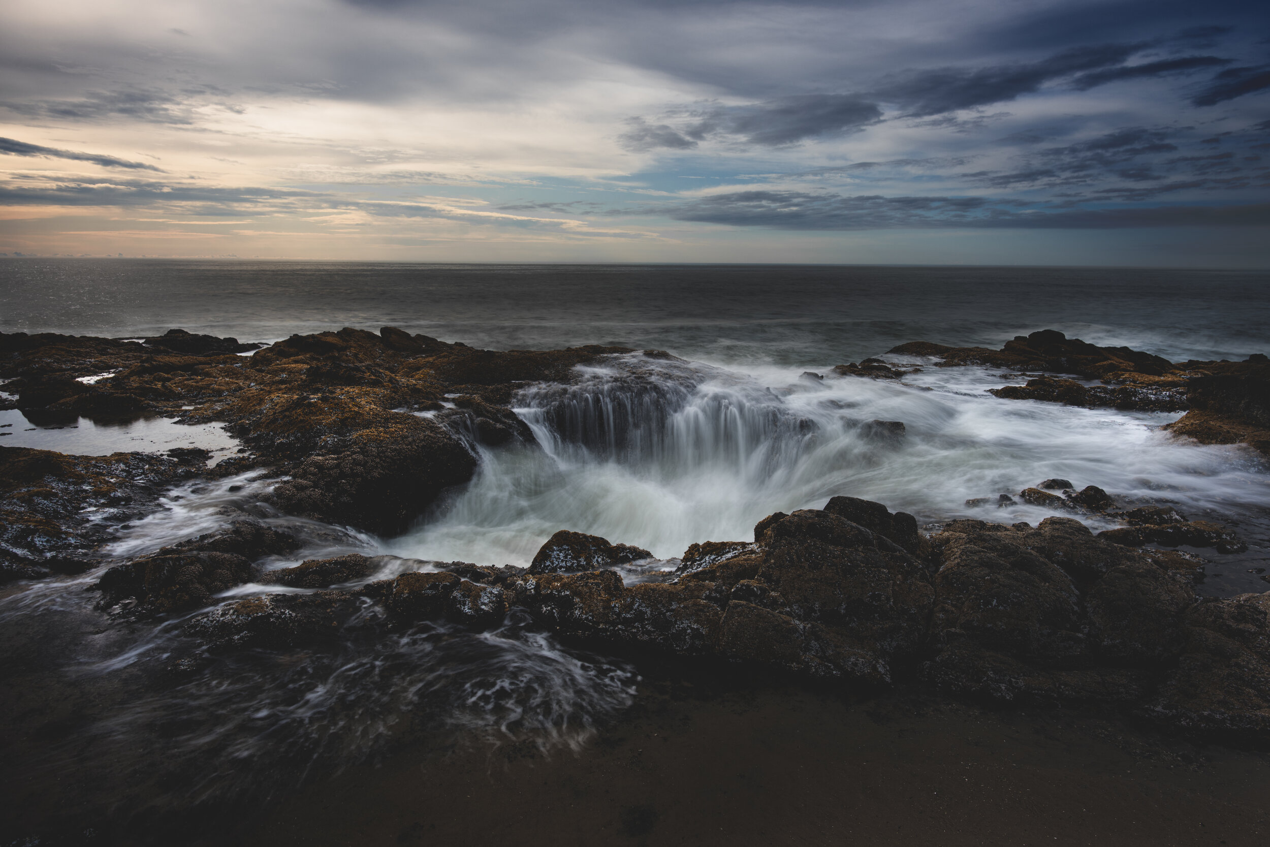 Thor's Well waterfall