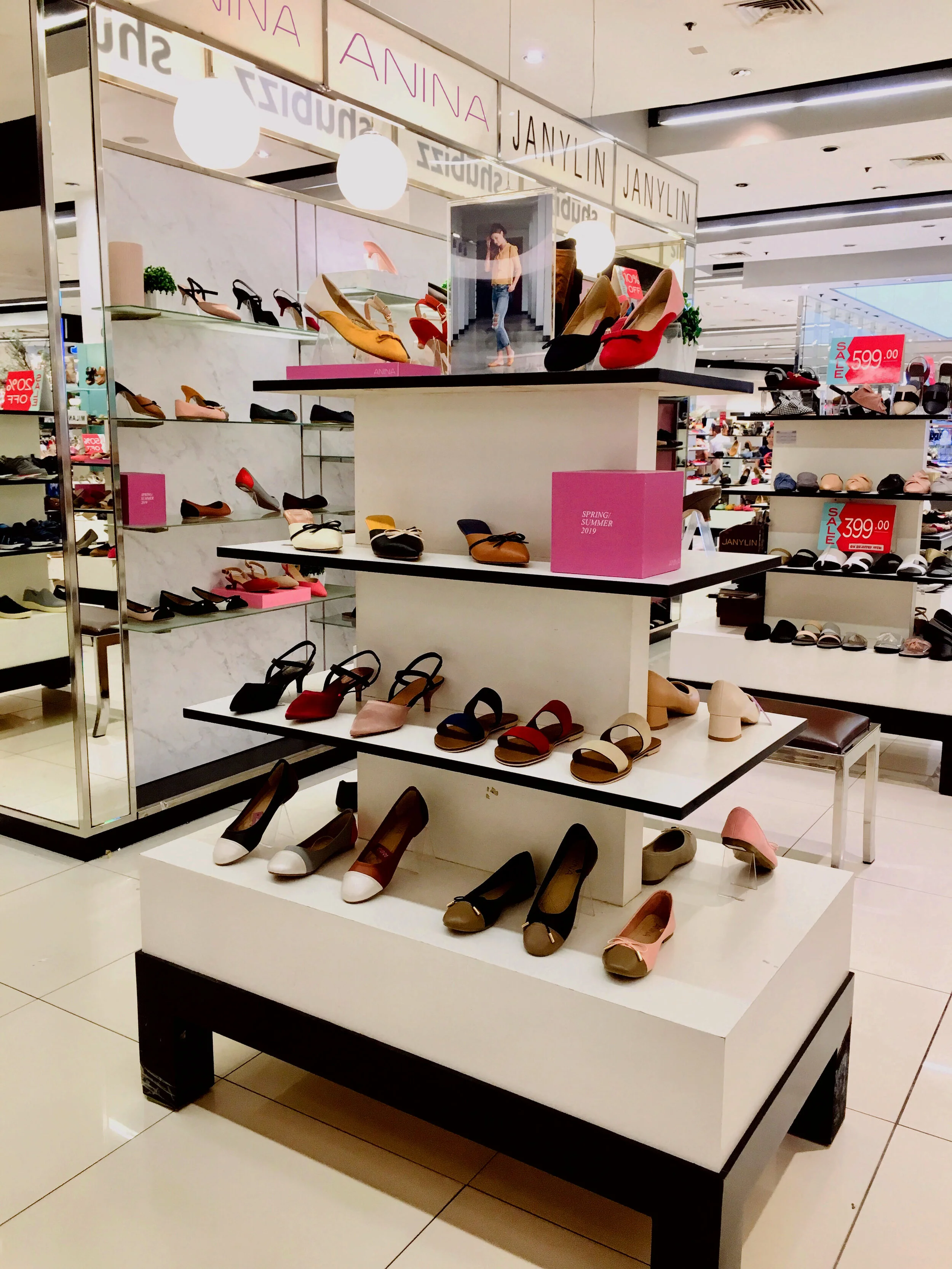 crocs robinsons ermita