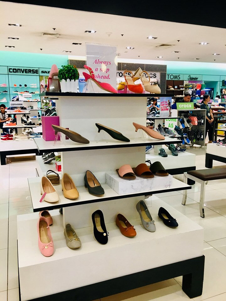 crocs robinsons ermita
