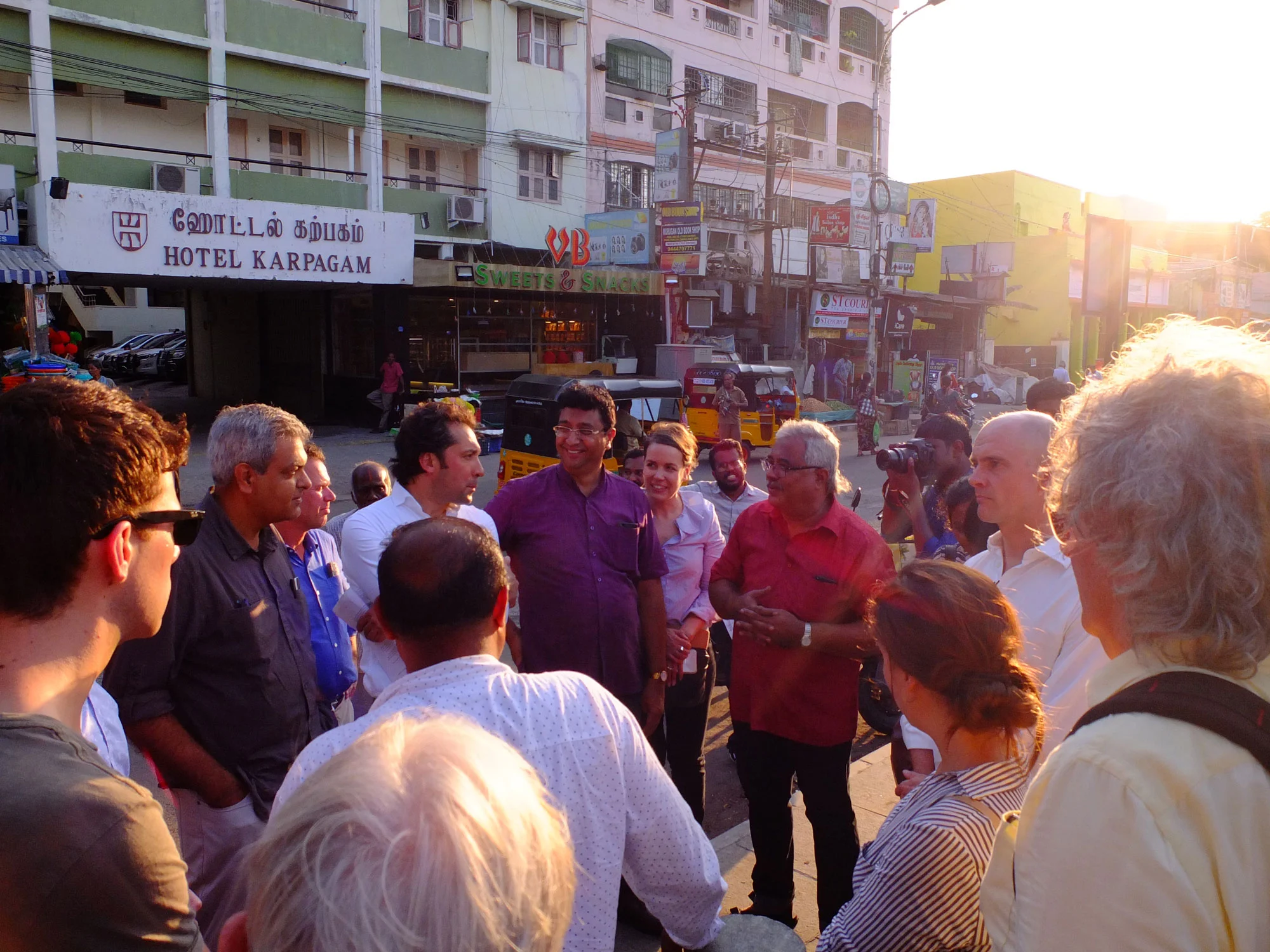 The participants engaging in conversation on the Mylapore Tank ©Ooze