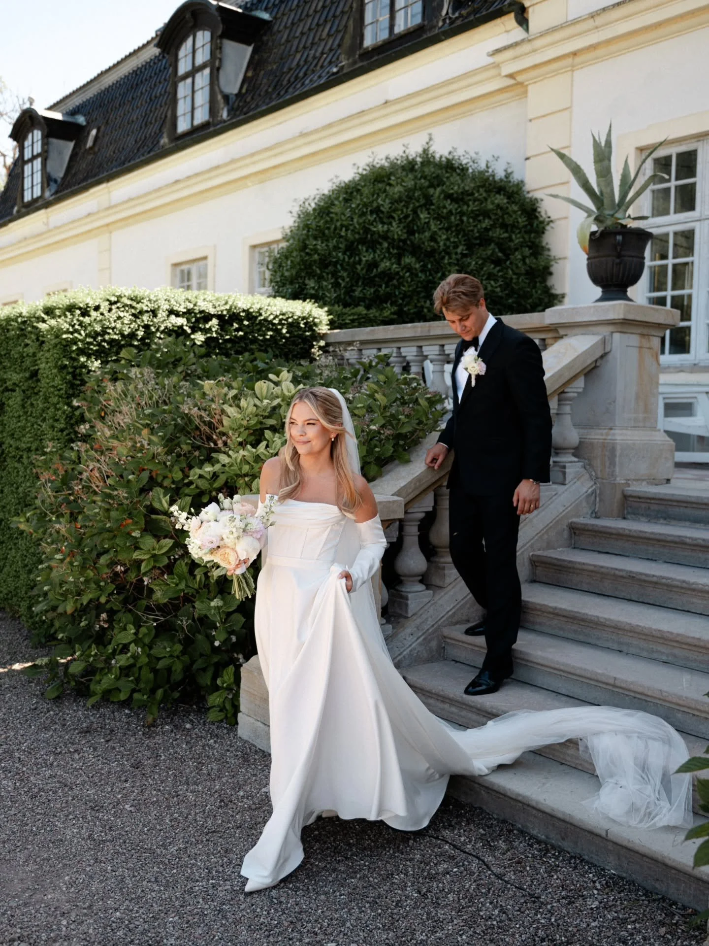 1 juli. Lina och Anton, var b&ouml;rjar man? Perfekt v&auml;der, mycket nerver, peppad energi och en j&auml;kla fest! Ett s&aring;nt d&auml;r br&ouml;llop d&auml;r 5-10 bilder inte r&auml;cker f&ouml;r att sammanfatta dagen. Tack f&ouml;r att ni skap