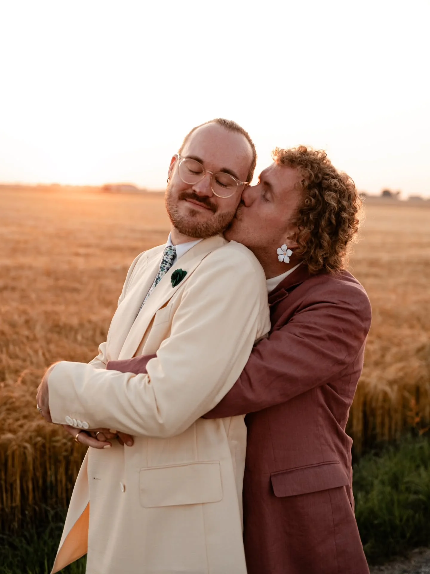 Sommarens varmaste dag, s&aring;v&auml;l v&auml;der som par. &Auml;gir &amp; Max p&aring; ljuvliga Lilleg&aring;rd.