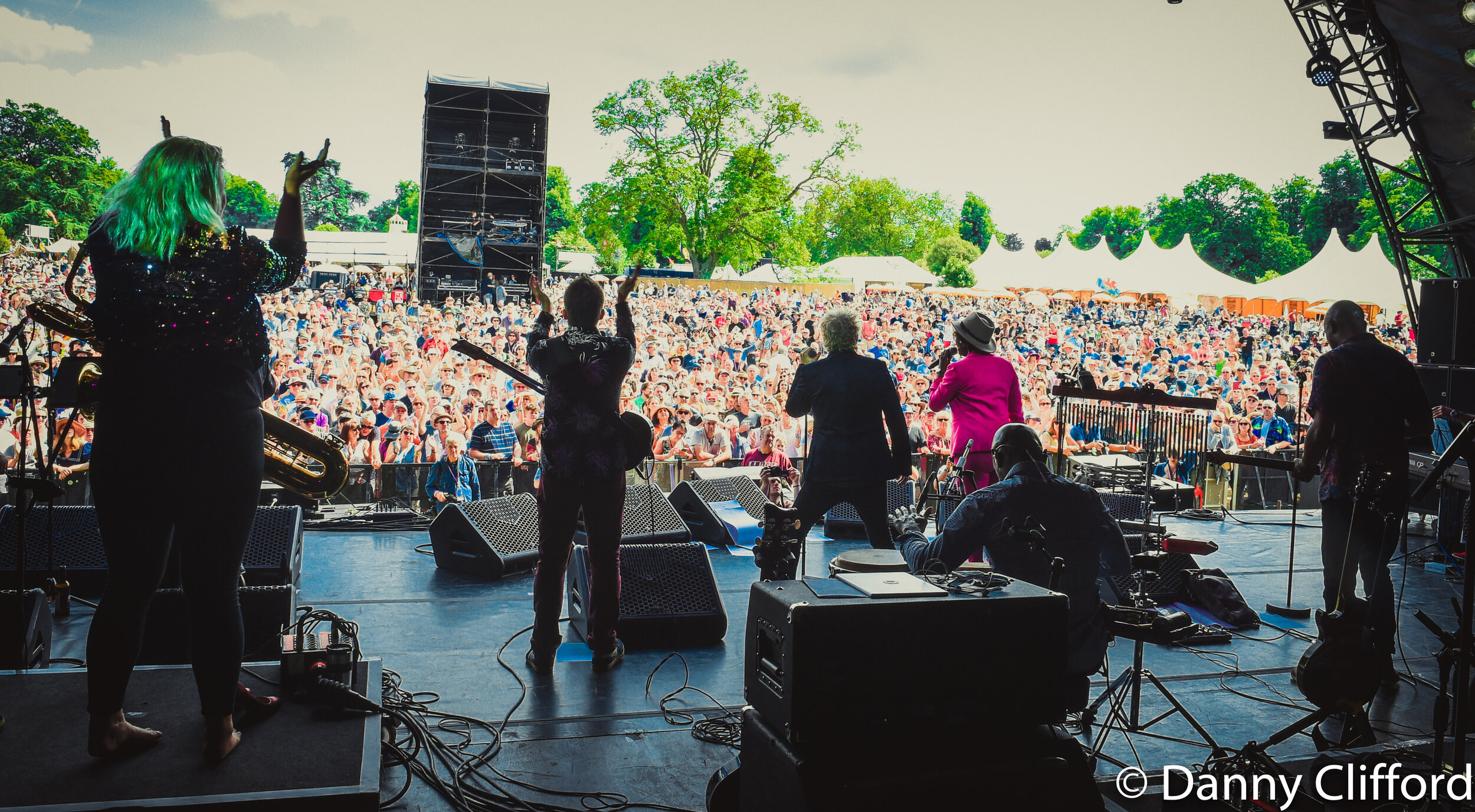 band_crowd_cornbury.jpg