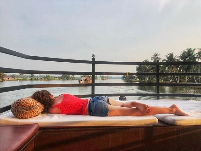Thinking back to the incredible time traveling through the backwaters in #Kerala 💕🌴
#india #travel #suitcaseinhand #wanderlust #bucketlist #adventure