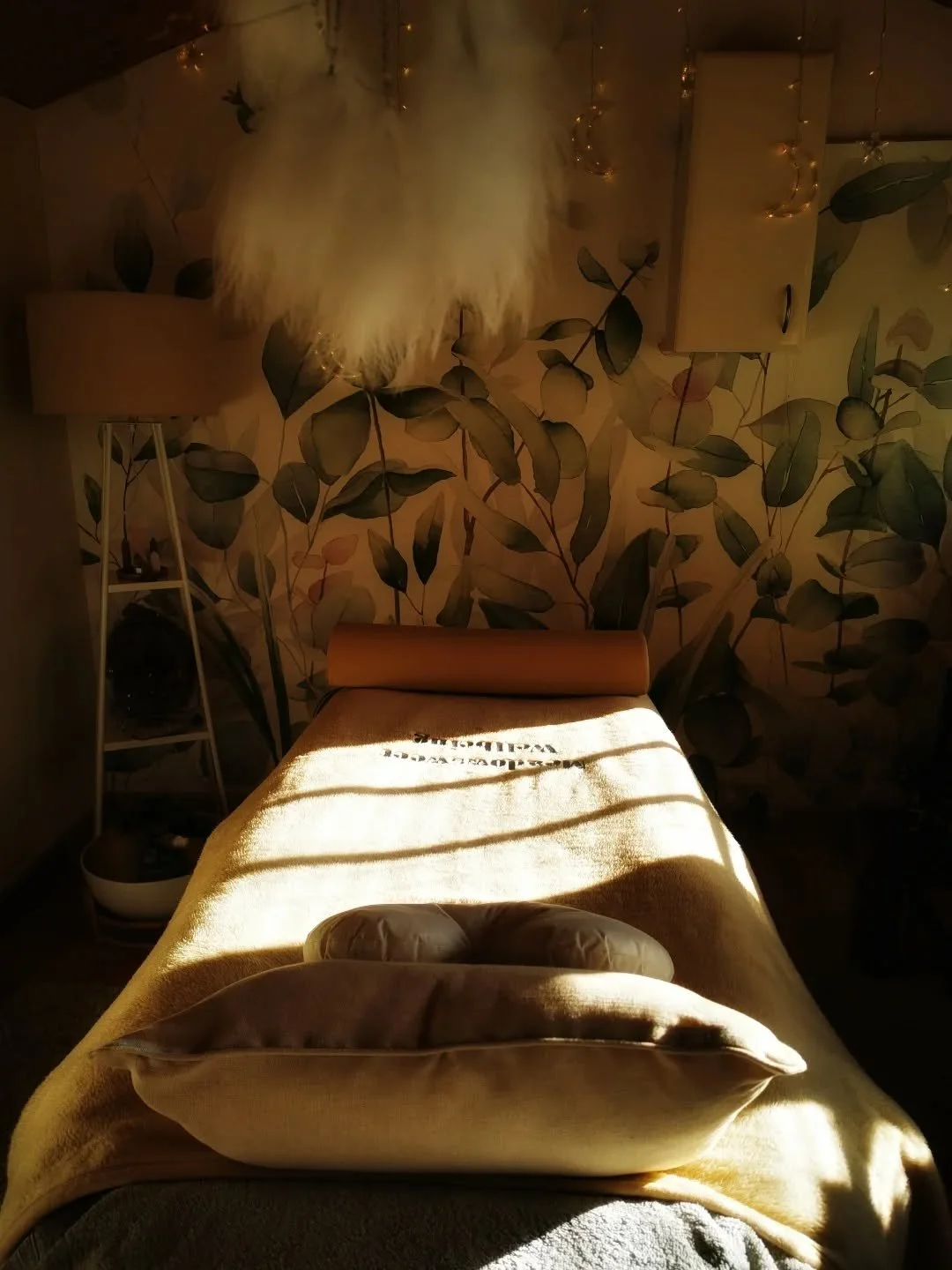 W H E N / T H E / L I G H T / F I L T E R S / I N... 

we all flourish for the better. When we see light, sun light, fire light, candle light. There's a shift in our energy, our mood. 

Working with universal energy through Reiki allows me to tap int