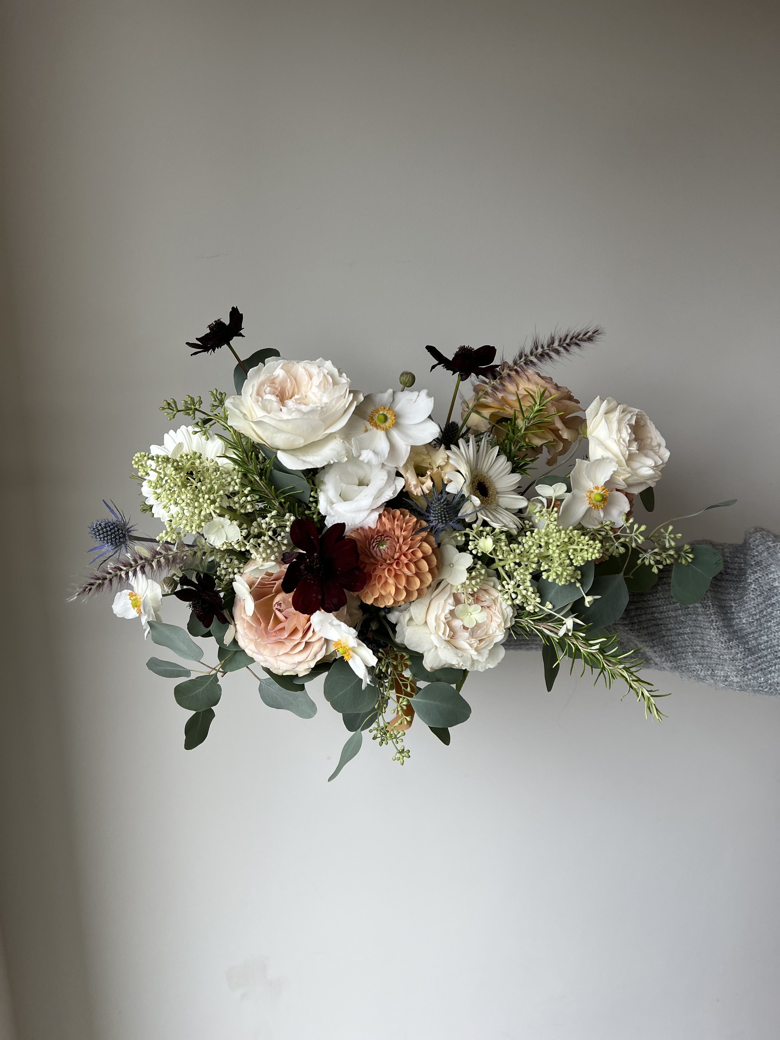 autumn septwmber wedding flowers, bridal bouquet, hanbury wedding barn.jpeg