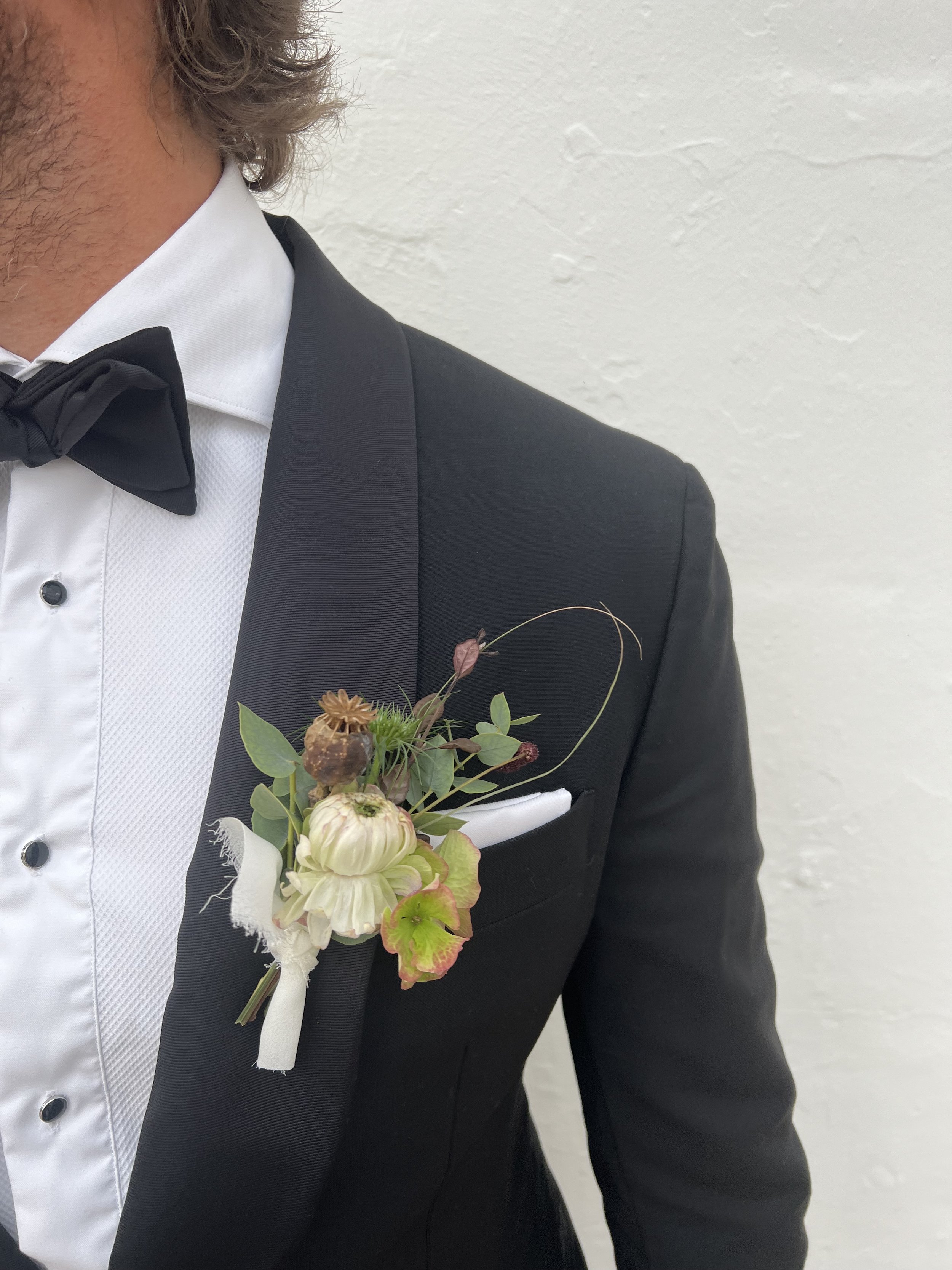 buttonholes, sass weddings, stylist and florist derbyshire.jpeg