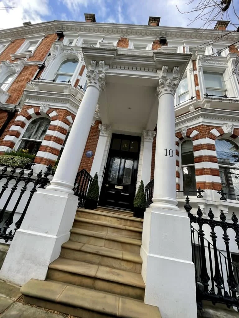 Mini spotlight on Observatory Gardens W8