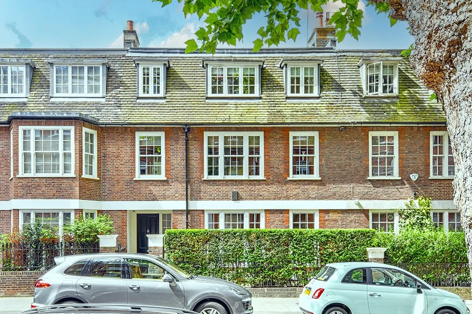 Newly refurbished 5-bed family home in Tite Street 