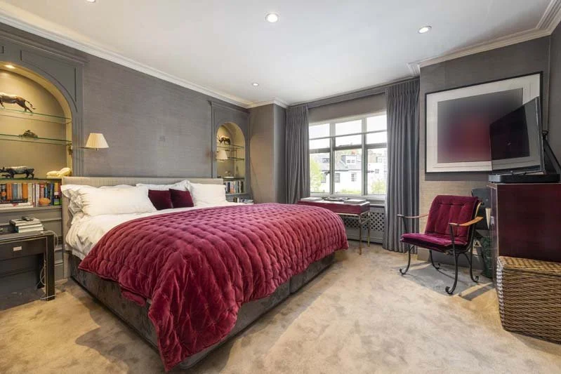 8 Launceston Pl Bed.jpg