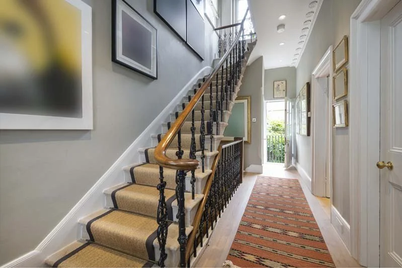 8 Launceston Pl Hall.jpg